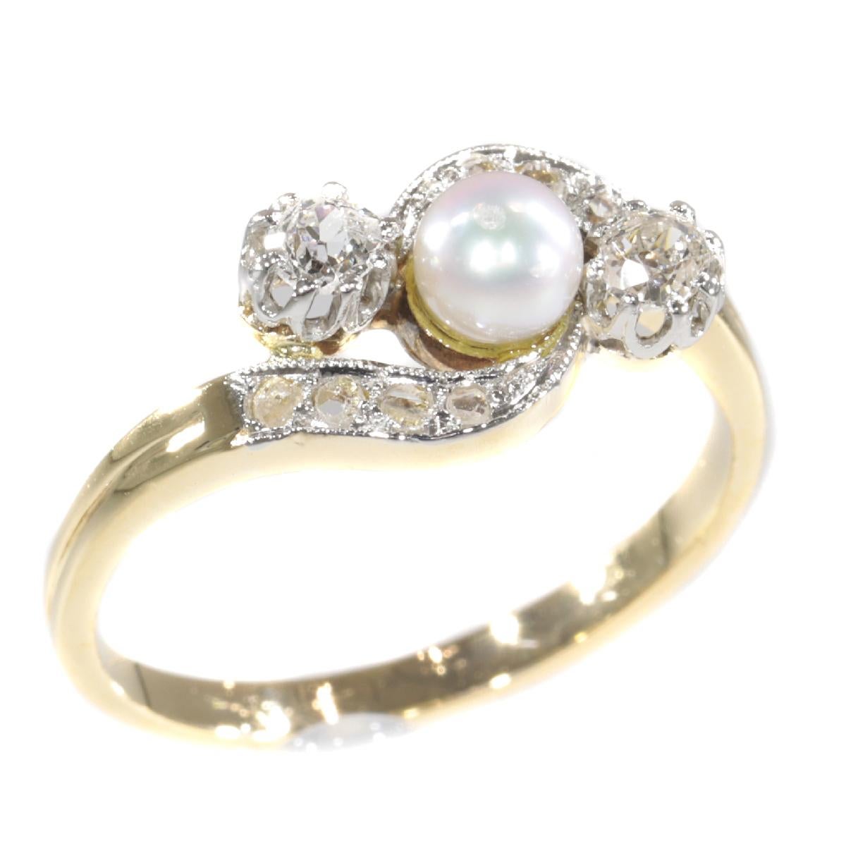 Late Victorian Diamond and Pearl Cross Over Engagement Ring, 1900s For Sale 4