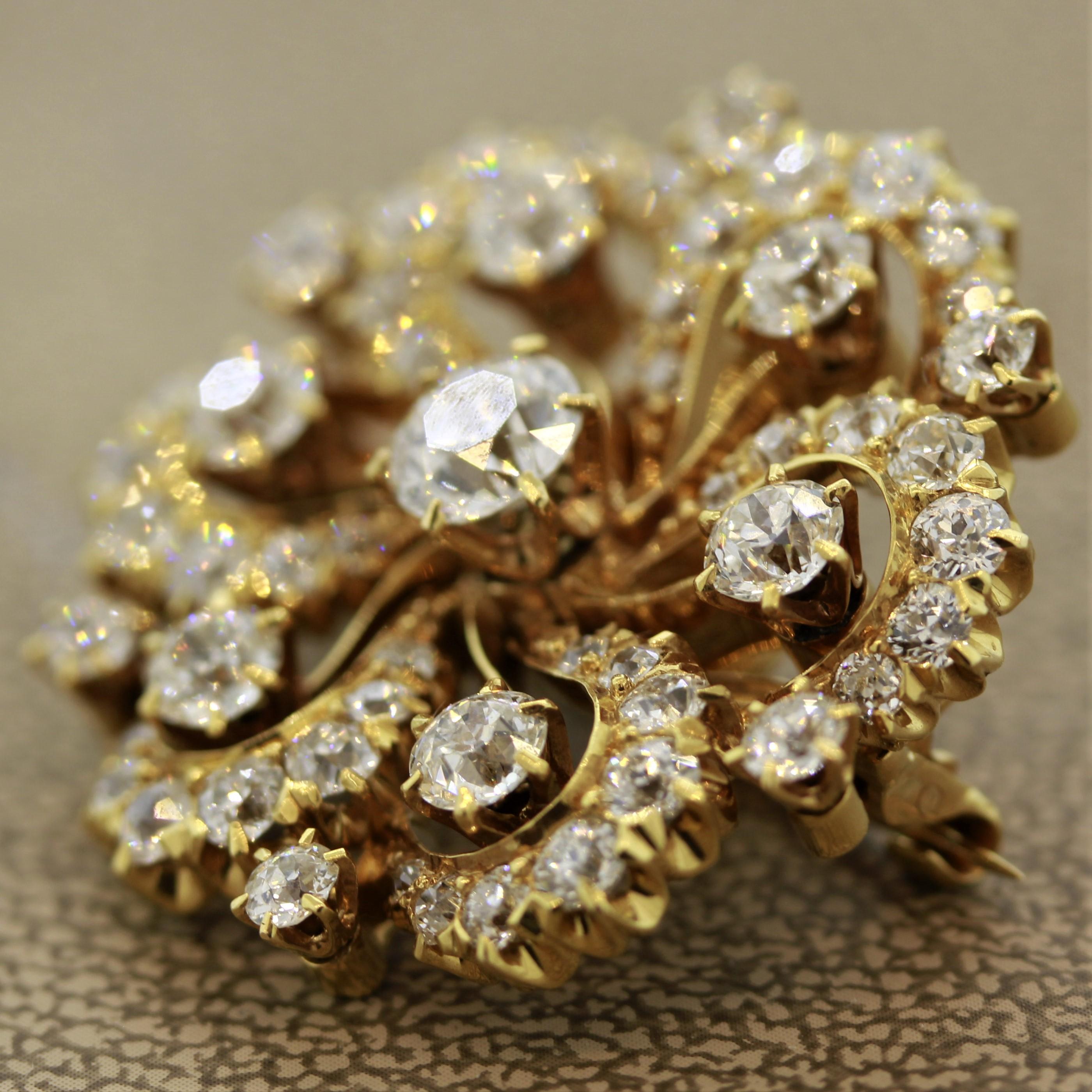 Late Victorian Late-Victorian Diamond Gold Starburst Brooch-Pendant, EGL F-VS1