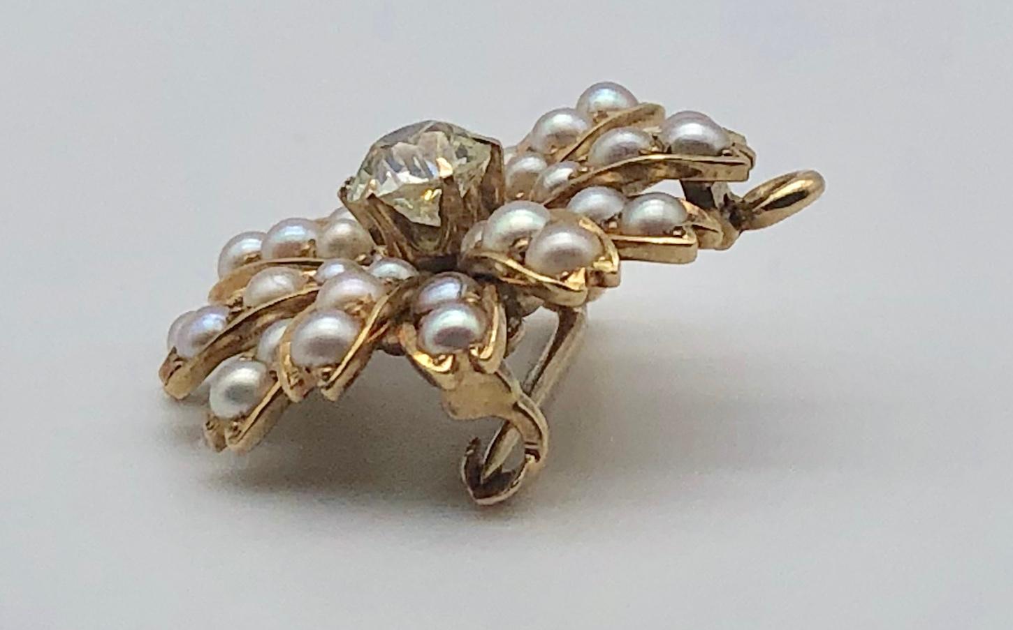Pendentif broche en forme de marguerite en or avec perles orientales et diamants, de la fin de l'époque victorienne Pour femmes en vente