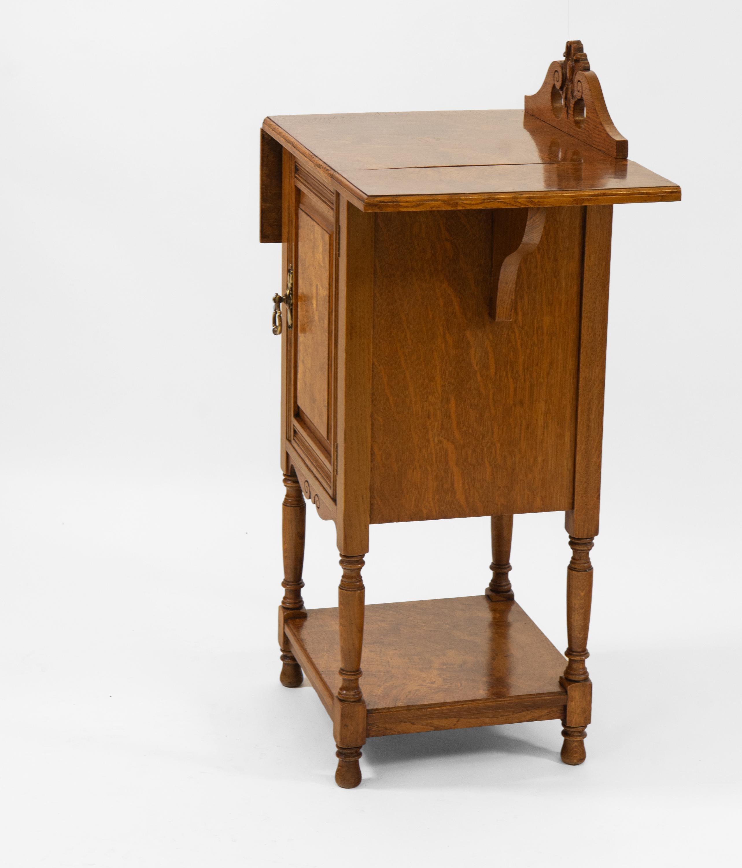 Late Victorian / Edwardian Golden Burr Oak Cabinet For Sale 4