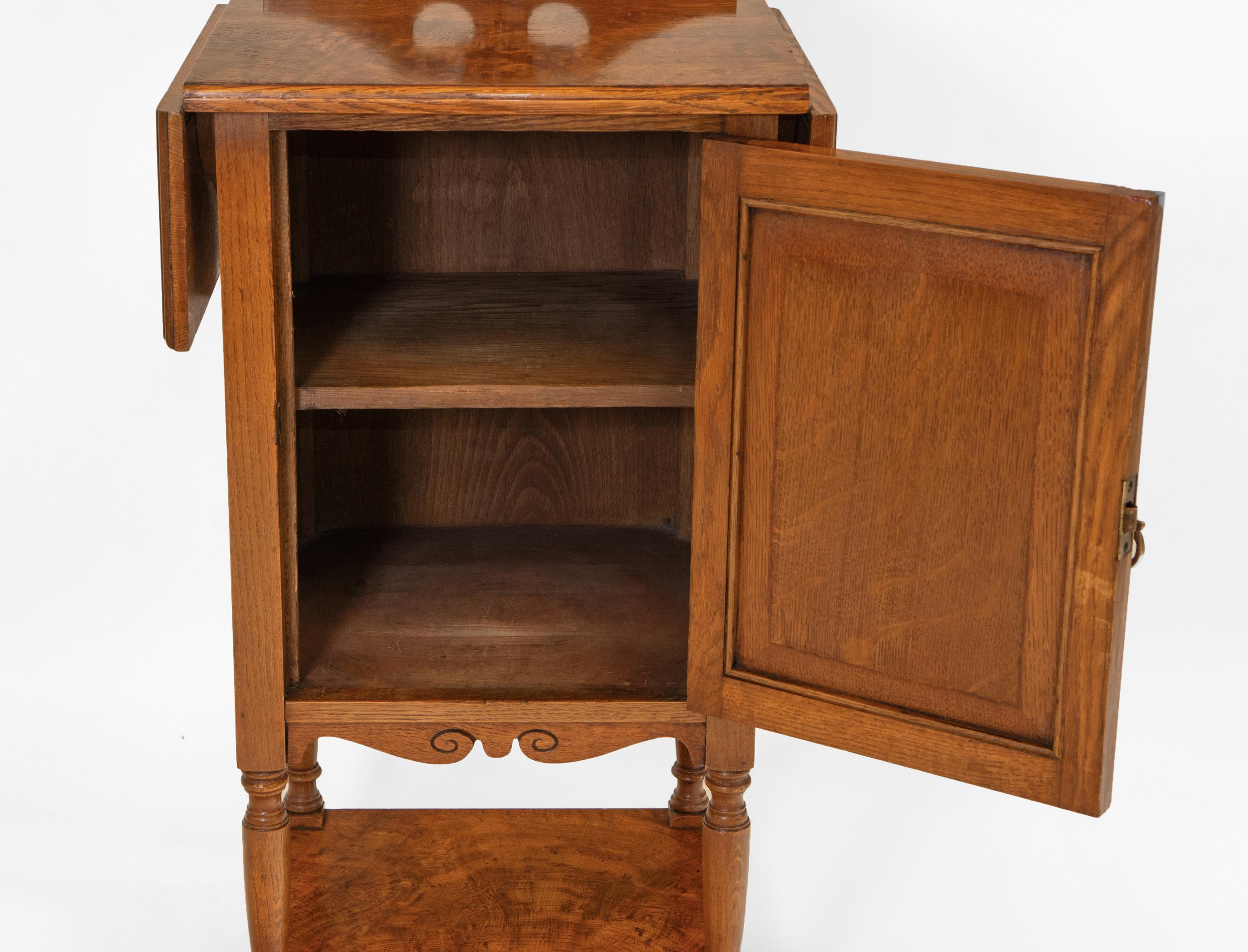 Late Victorian / Edwardian Golden Burr Oak Cabinet For Sale 1