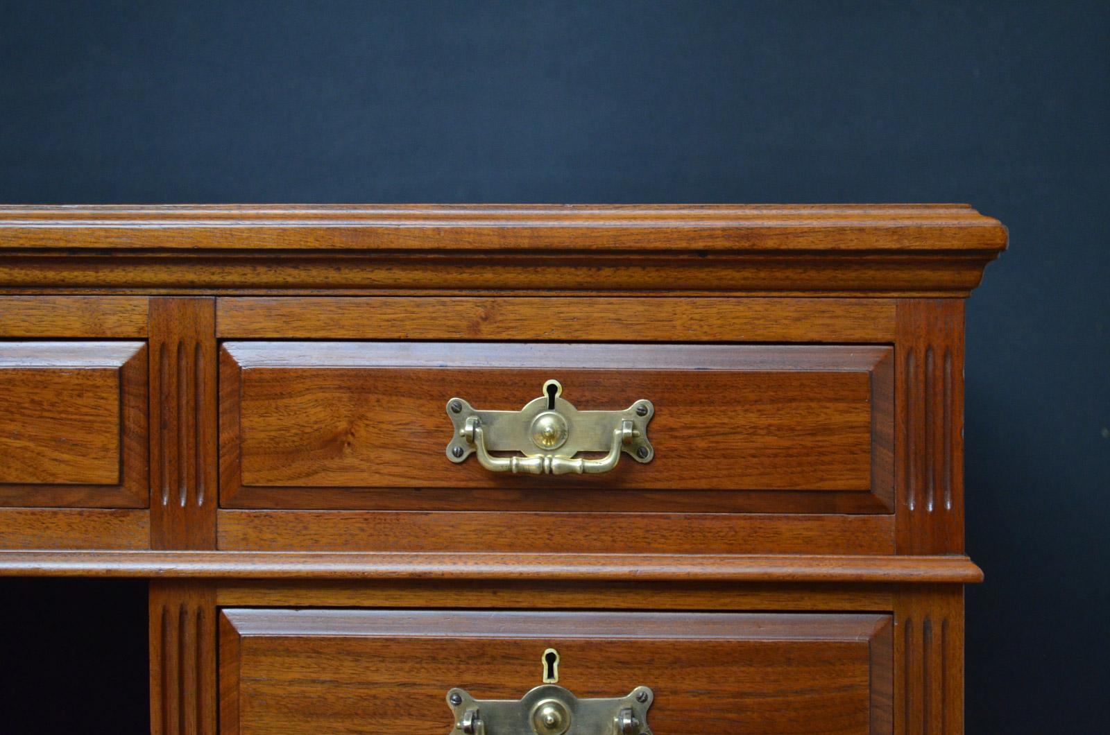 Late Victorian / Edwardian Walnut Pedestal Desk by Maple & Co. 3