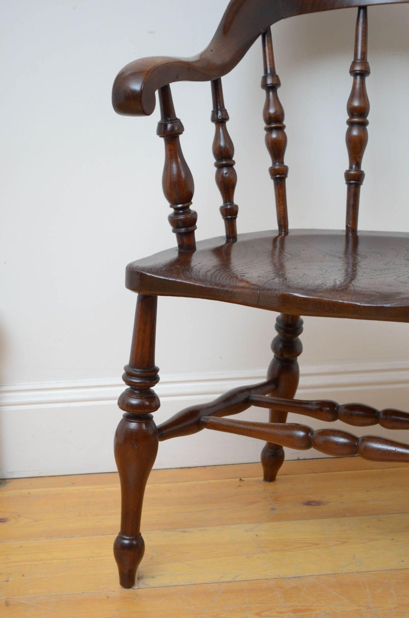 Late Victorian Elm Office or Desk Chair For Sale 1