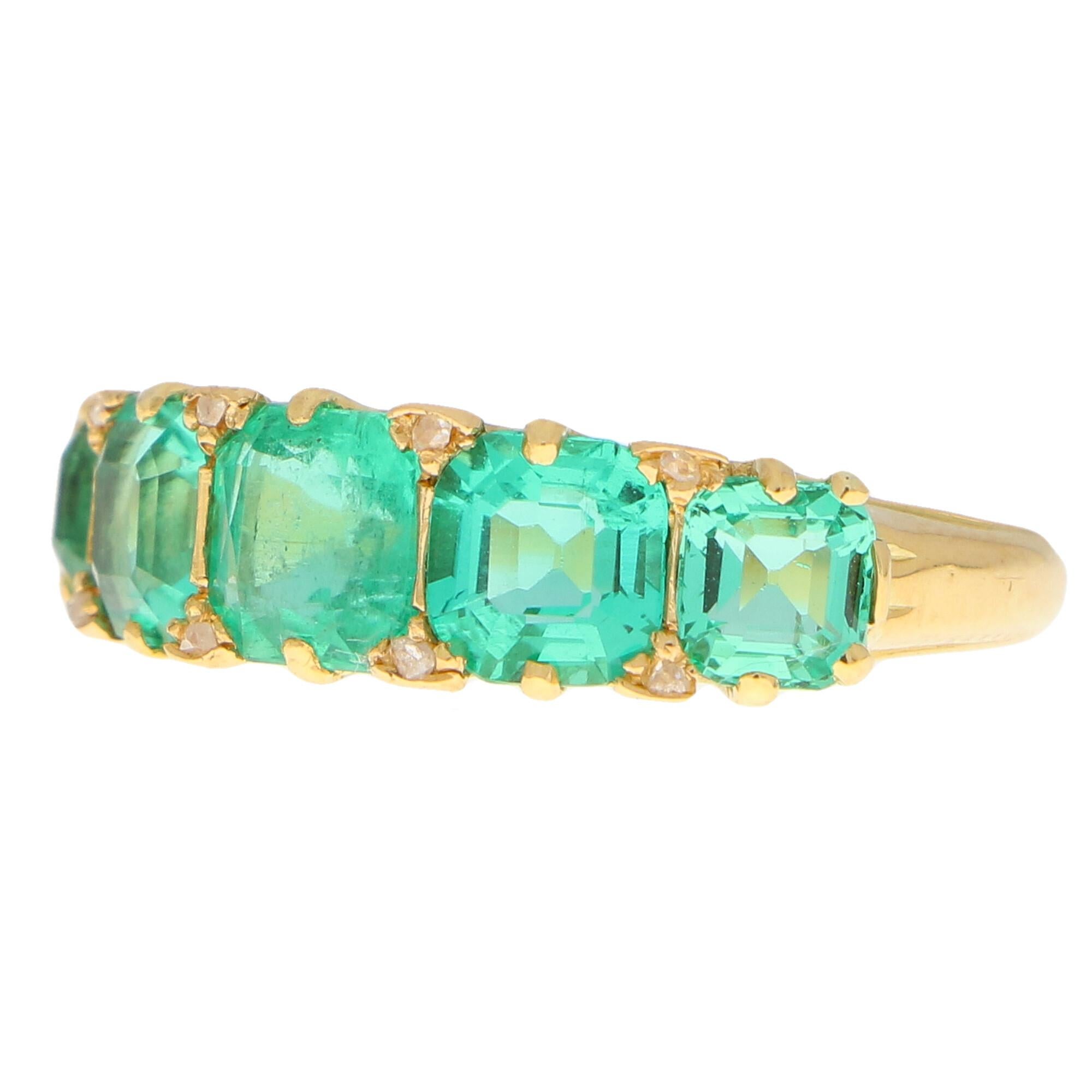 Late Victorian Emerald and Diamond Five Stone Ring Set in 18k Yellow Gold In Good Condition In London, GB