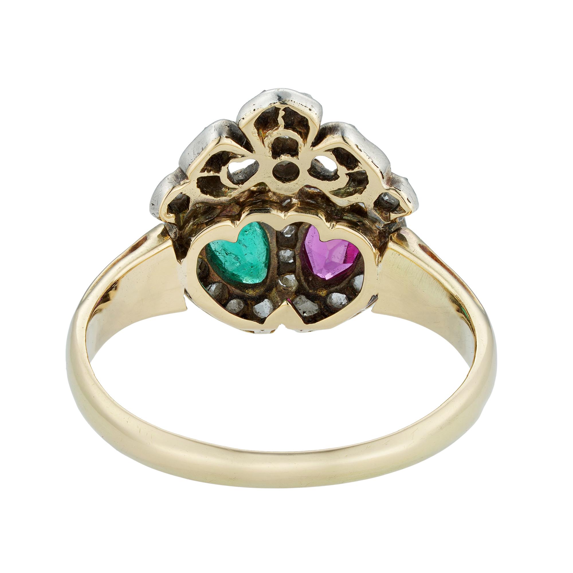 Late Victorian Emerald, Ruby and Diamond Twin Heart Ring In Good Condition For Sale In London, GB