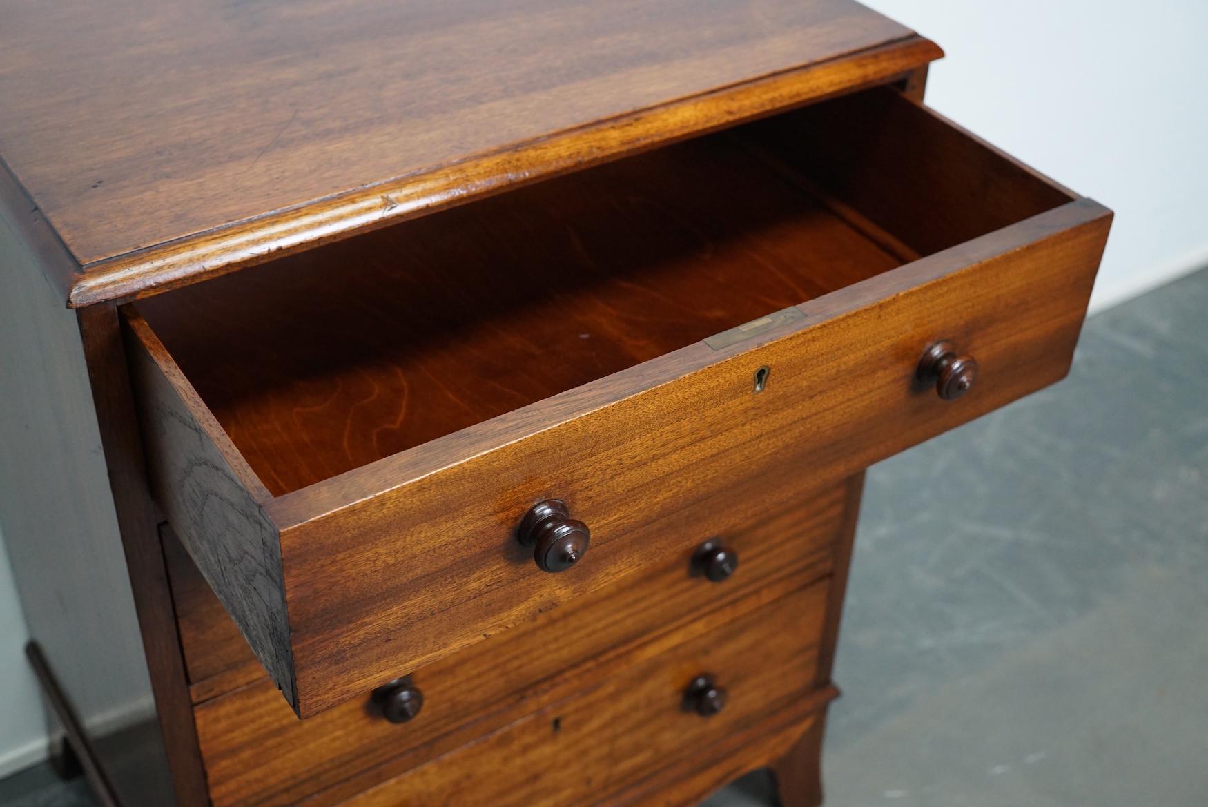 Late Victorian English Mahogany Chest of Drawers, Late 19th Century 7