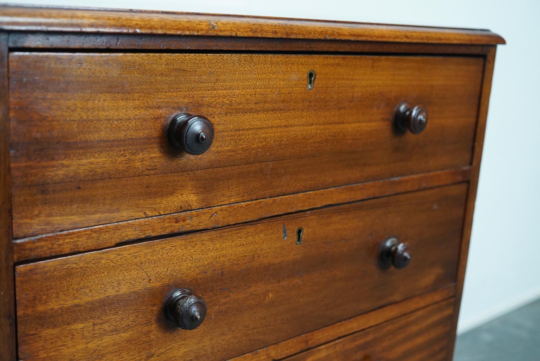 Late Victorian English Mahogany Chest of Drawers, Late 19th Century 11