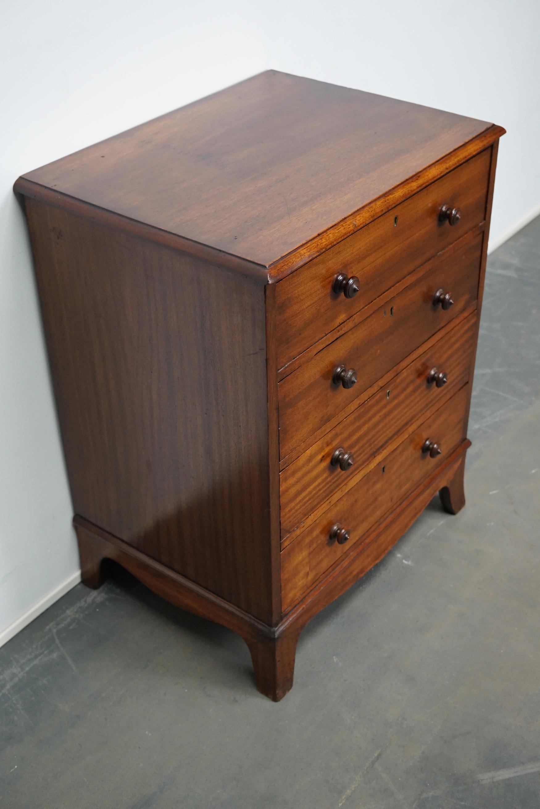 Late Victorian English Mahogany Chest of Drawers, Late 19th Century 13