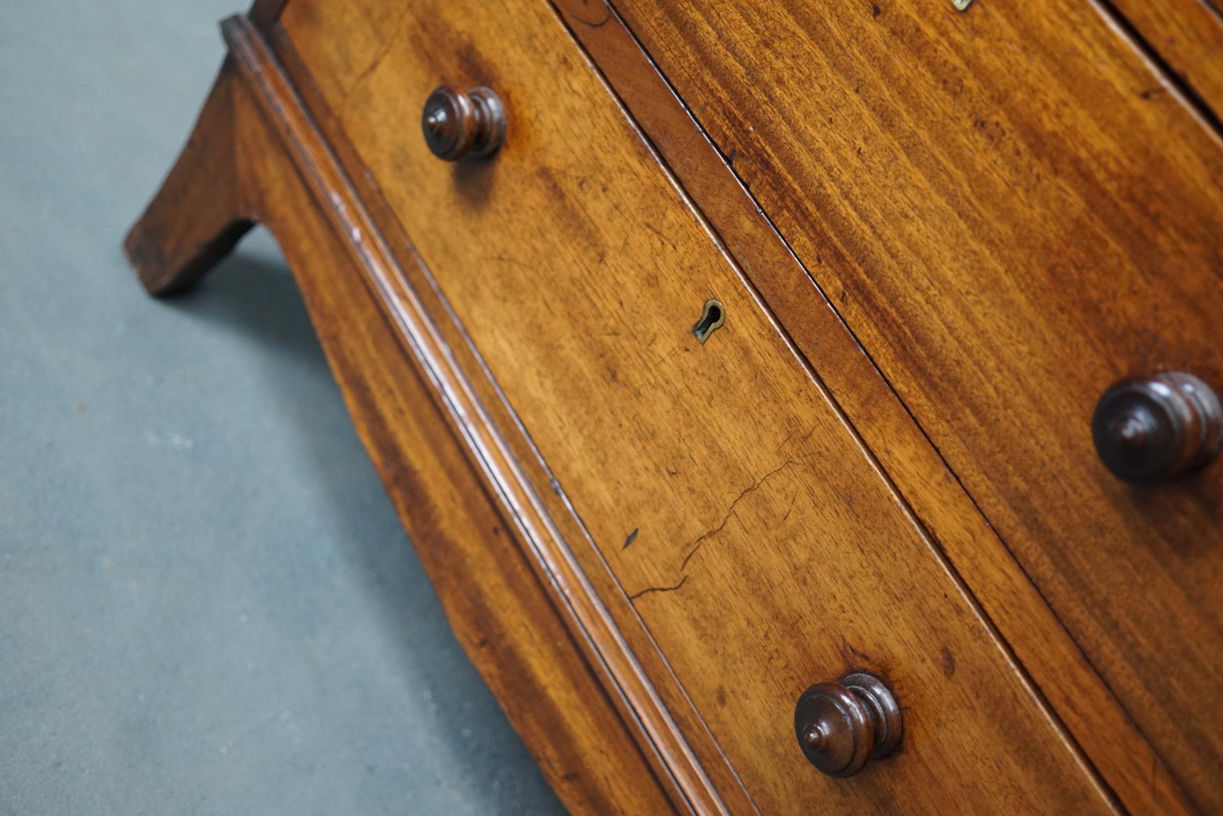 Late Victorian English Mahogany Chest of Drawers, Late 19th Century 15