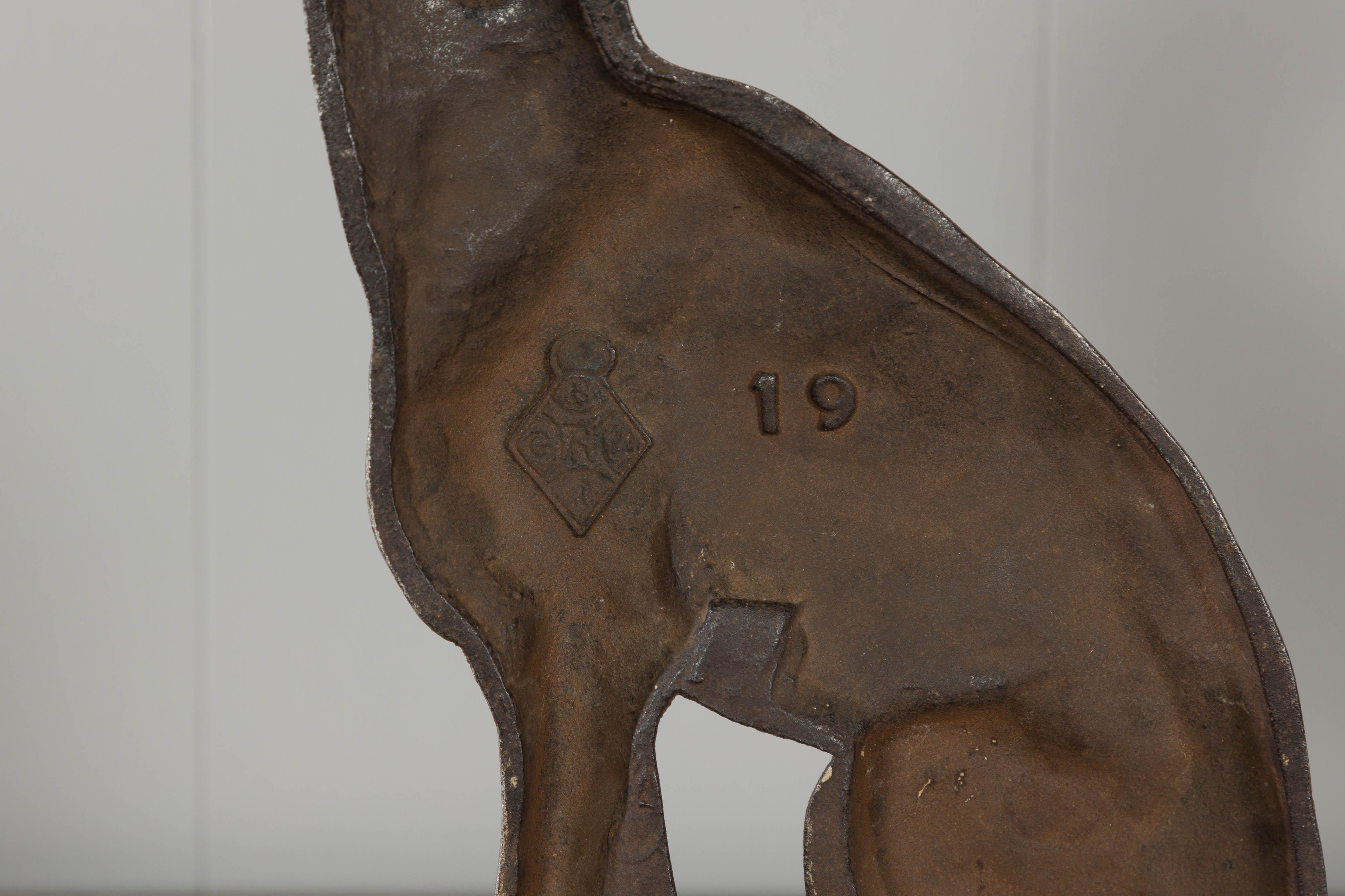 Spätviktorianischer englischer versilberter Türstopper, der einen Hund darstellt, um 1880-1900 im Angebot 6