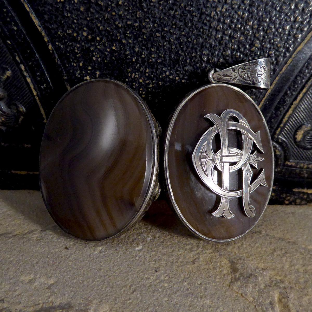 Women's or Men's Late Victorian Engraved Silver and Agate Locket Pendant with ER Initials