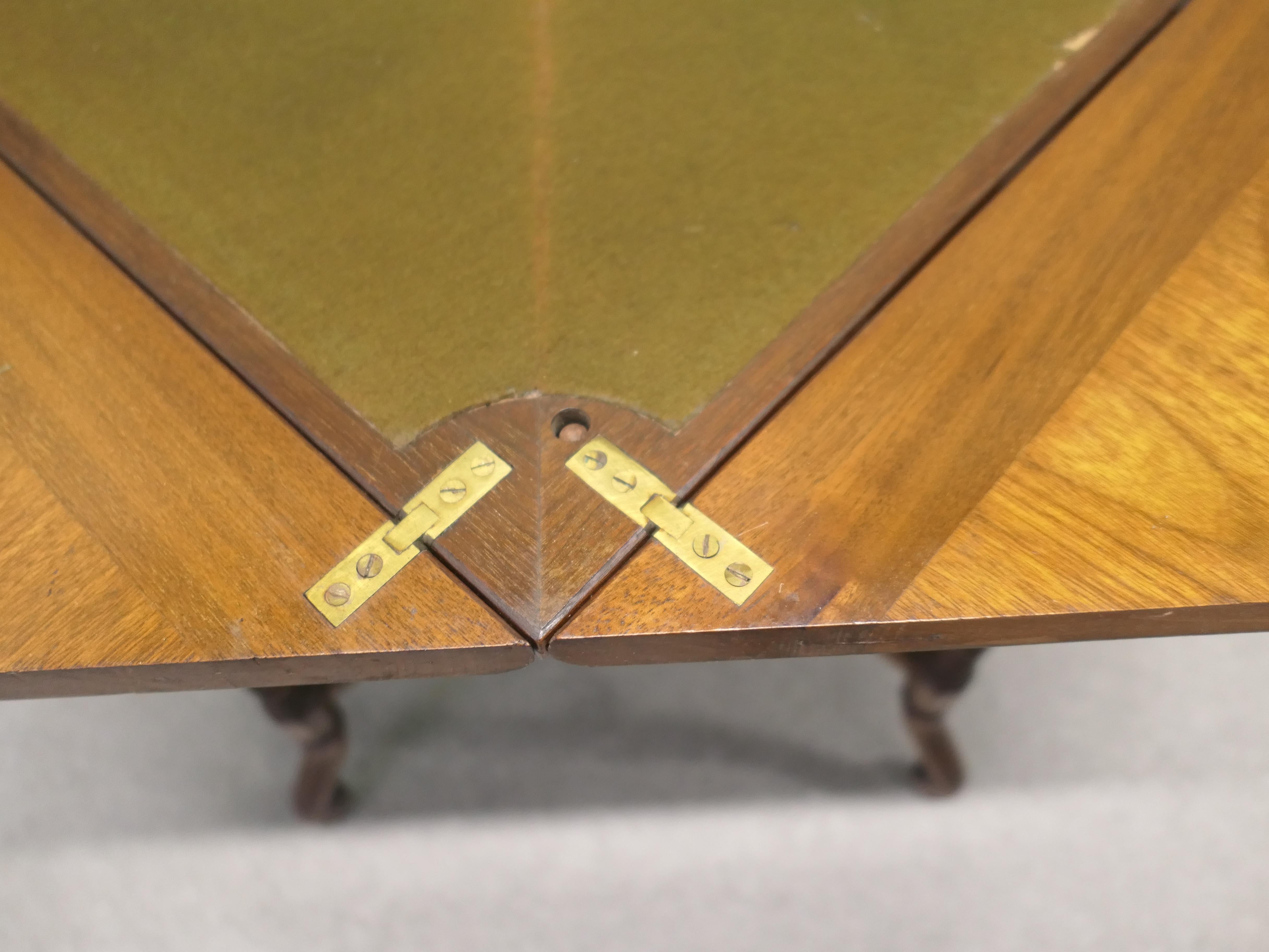 Début du 20ème siècle Table à cartes à enveloppe de la fin de l'époque victorienne avec puits de jeu en vente