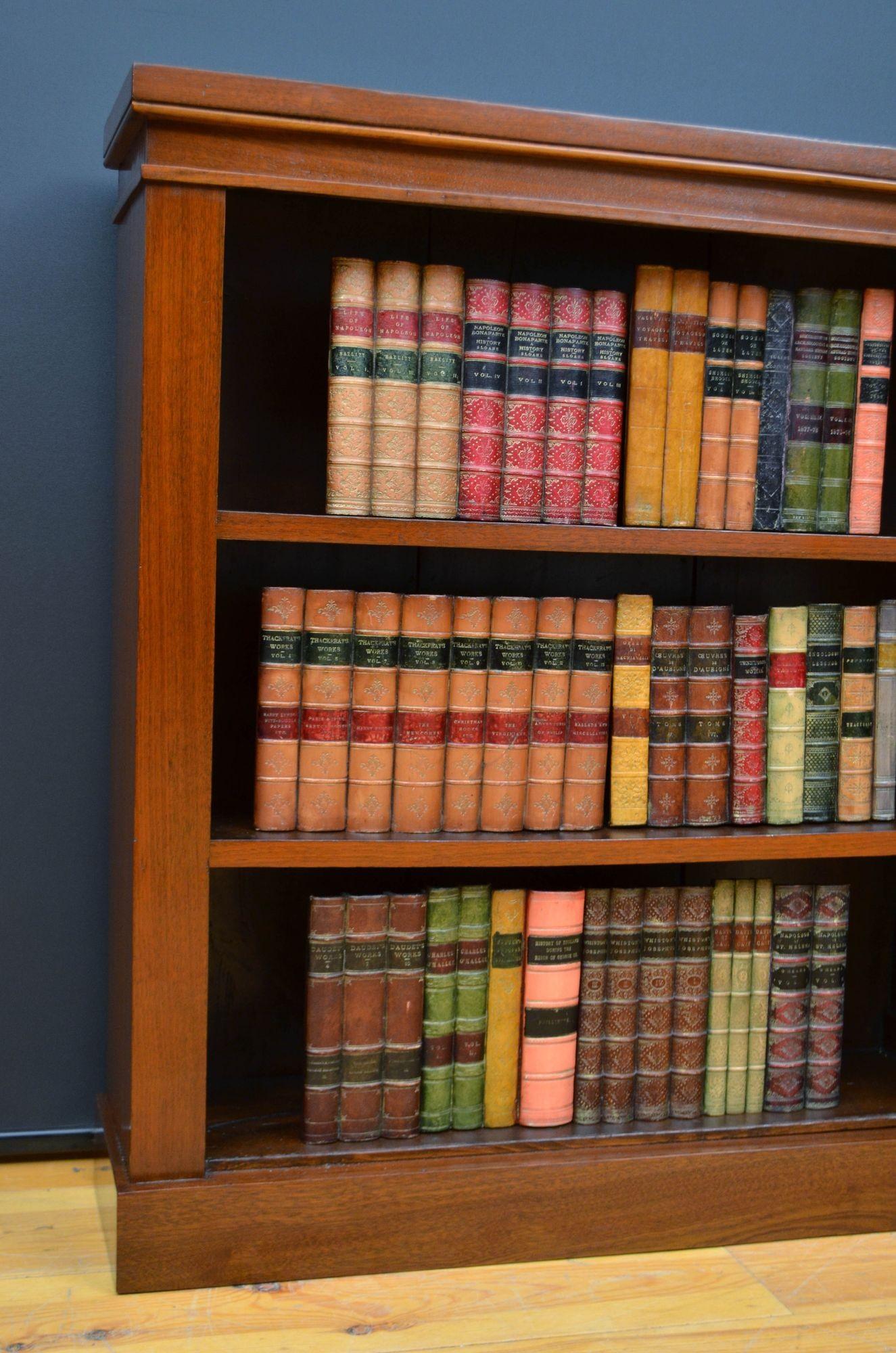 Spätviktorianisches offenes Bücherregal aus gemasertem Nussbaum H95cm im Angebot 4