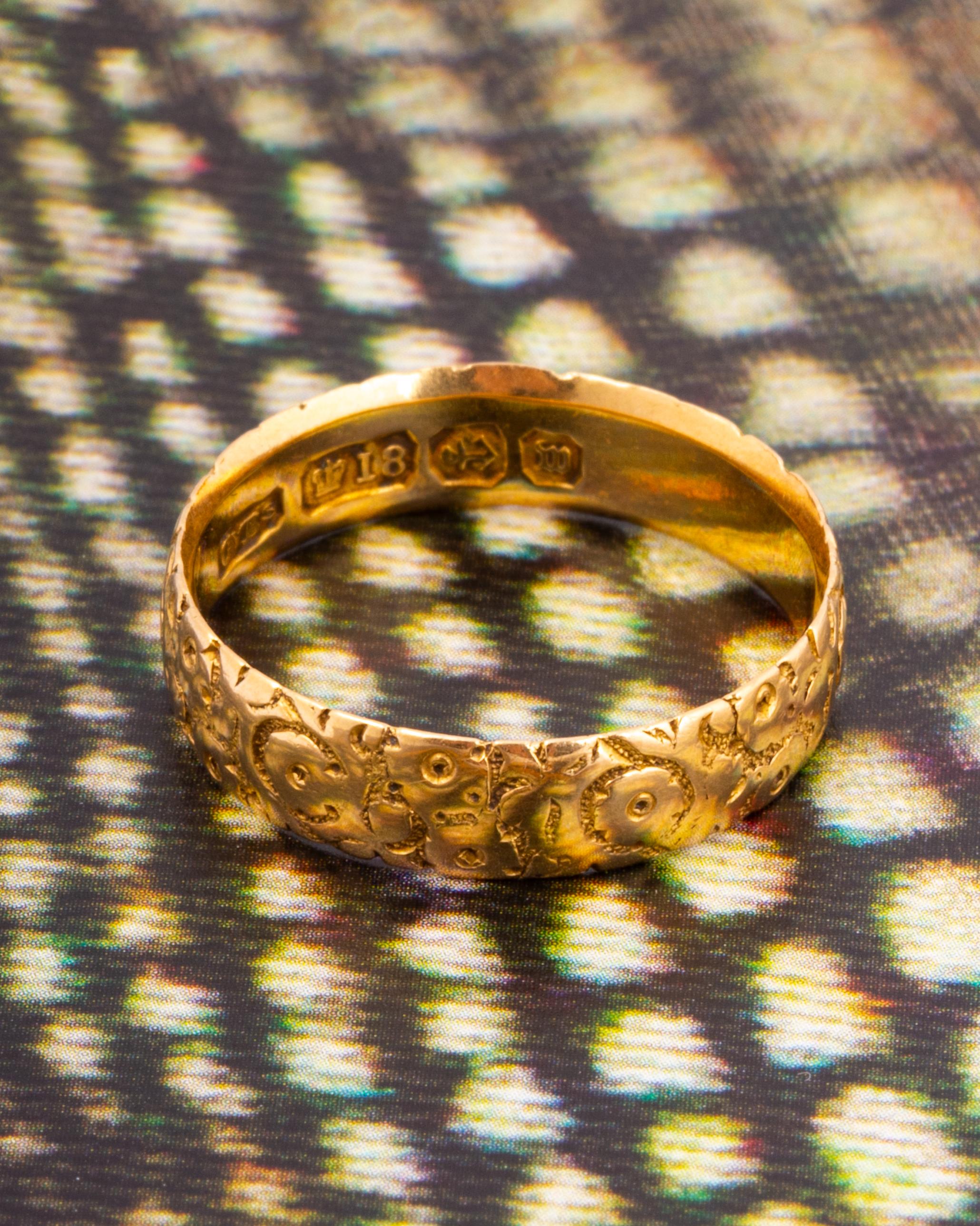 Women's or Men's Late Victorian Floral 18 Carat Gold Band For Sale