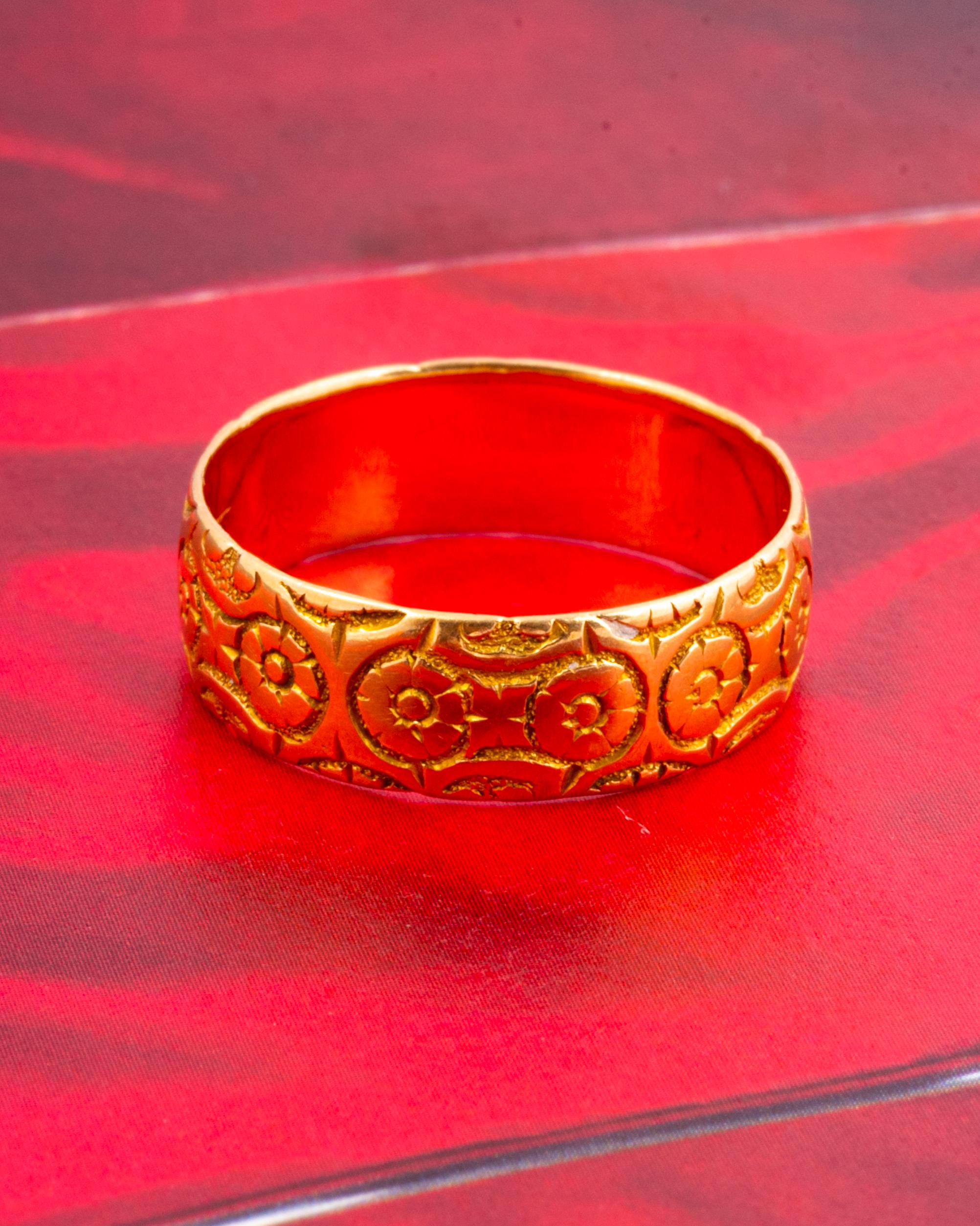 Late Victorian Floral 18 Carat Gold Band For Sale 1