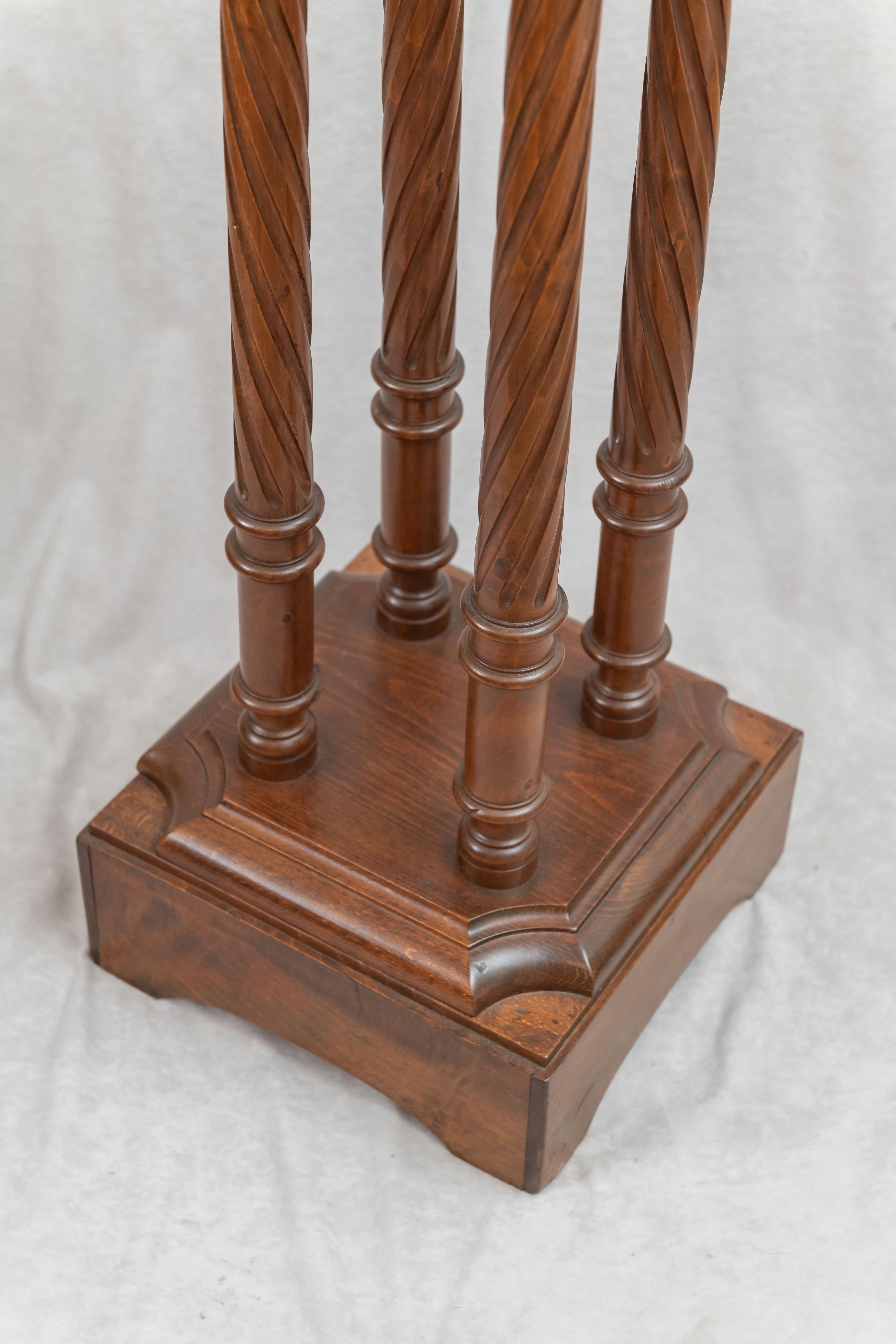 Late Victorian Four Column Mahogany Pedestal In Excellent Condition For Sale In Petaluma, CA