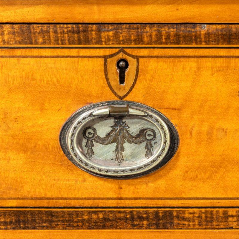 Bureau autoportant en bois satiné Carlton House de la fin de l'époque victorienne en vente 3