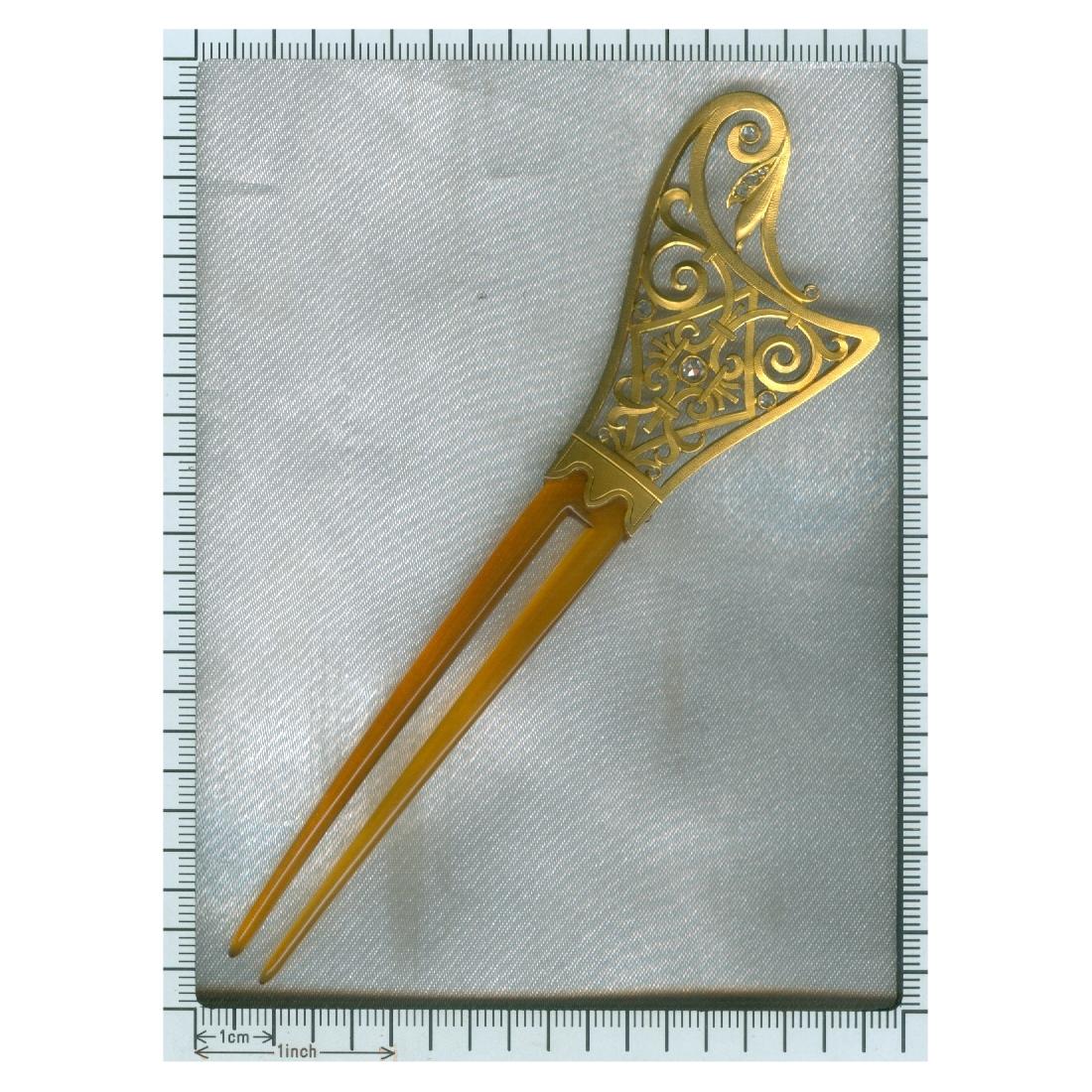 Late Victorian French Gold Hair Comb Set with Diamonds and Made from Horn For Sale 4