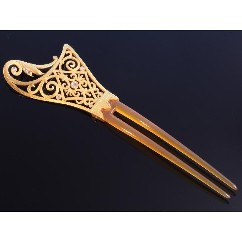 Late Victorian French Gold Hair Comb Set with Diamonds and Made from Horn In Excellent Condition For Sale In Antwerp, BE
