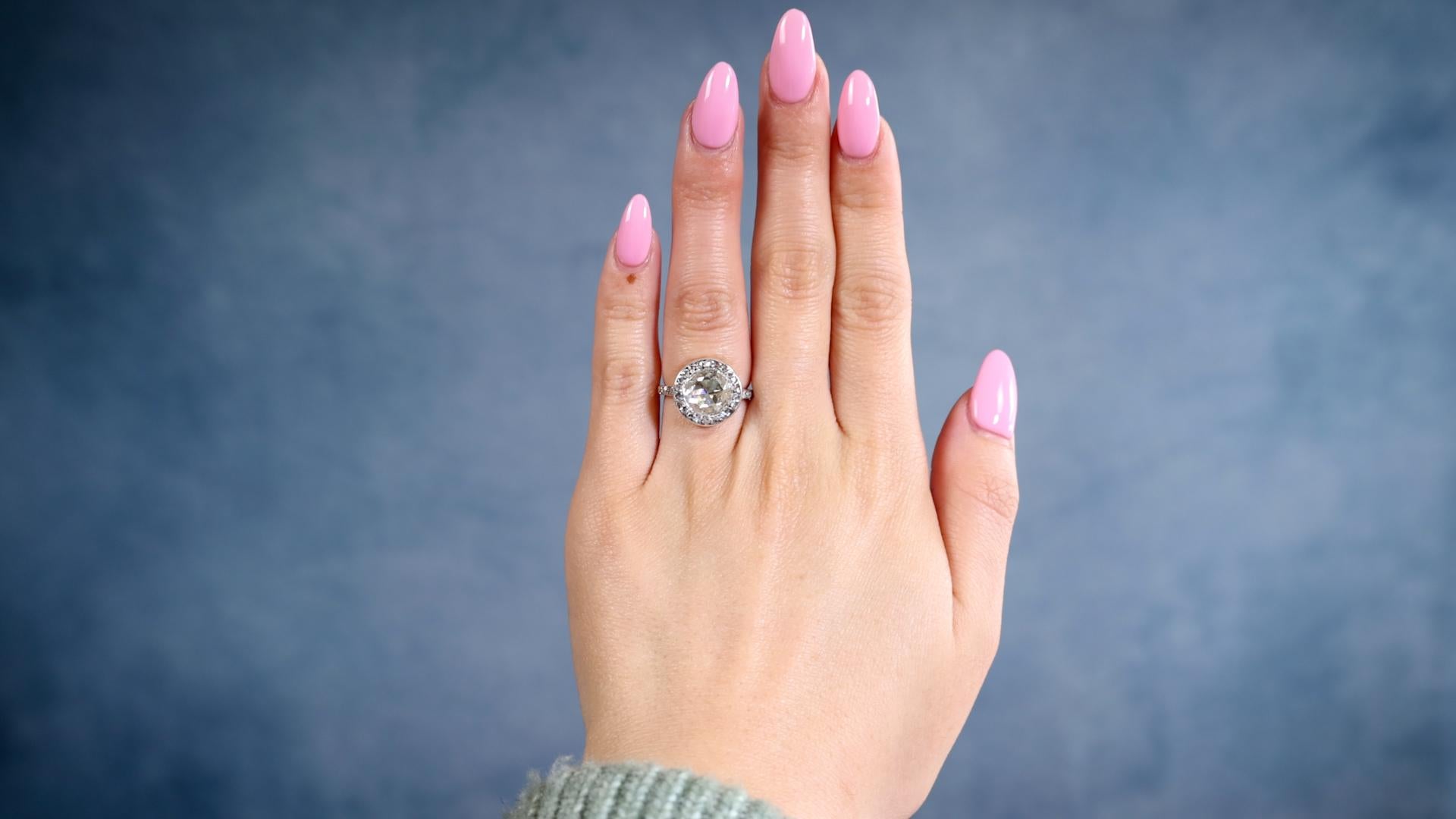 Eine späte viktorianische GIA 1,90 Karat Rose Cut Diamant Silber 18k Gelbgold Halo Ring. Mit einem GIA-Diamanten im Rosenschliff von 1,90 Karat, begleitet von der GIA-Nummer 5234090573, die besagt, dass der Diamant die Farbe M und die Reinheit I1