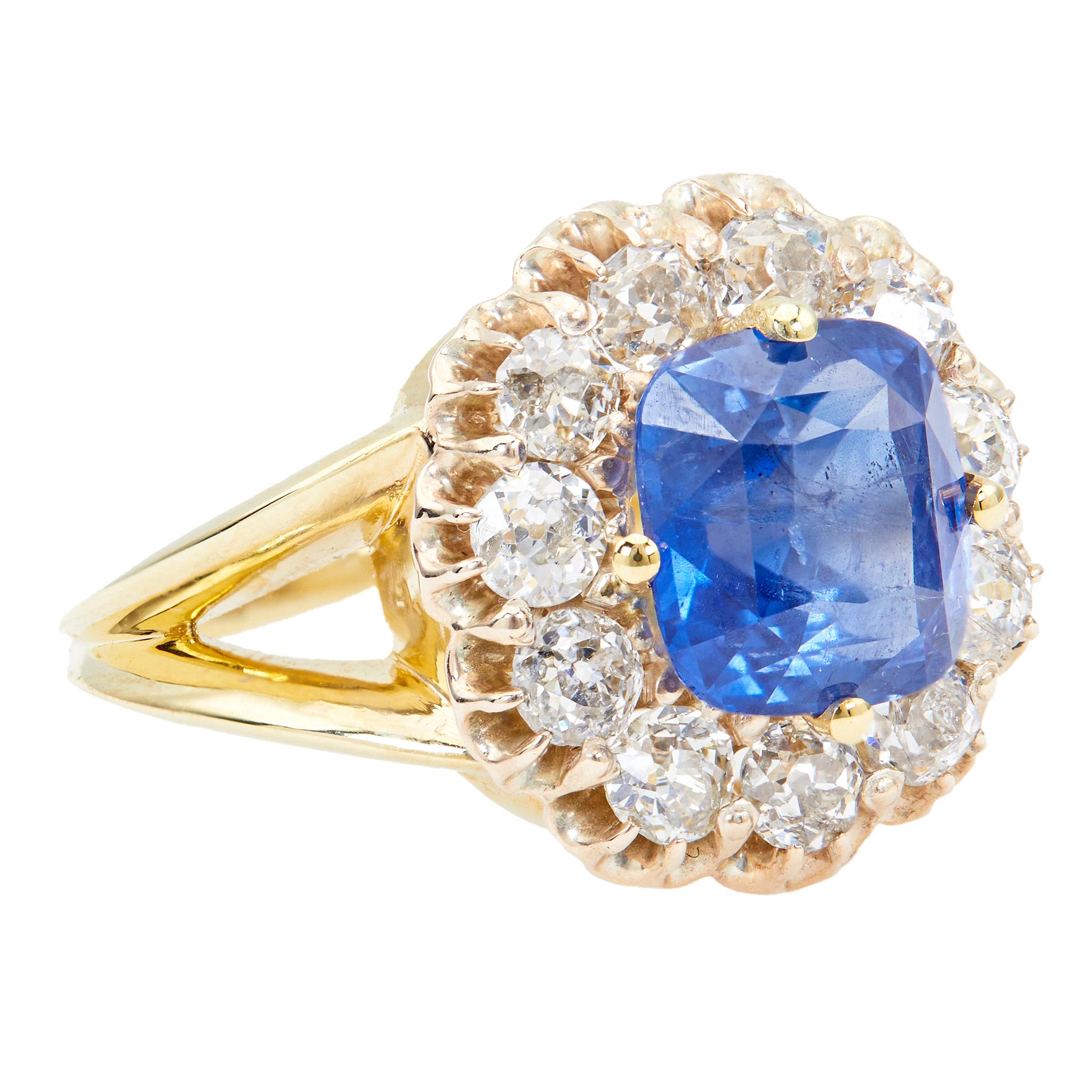 Women's or Men's Late Victorian GIA 3.33 Carat Ceylon Sapphire and Diamond 14k Gold Cluster Ring