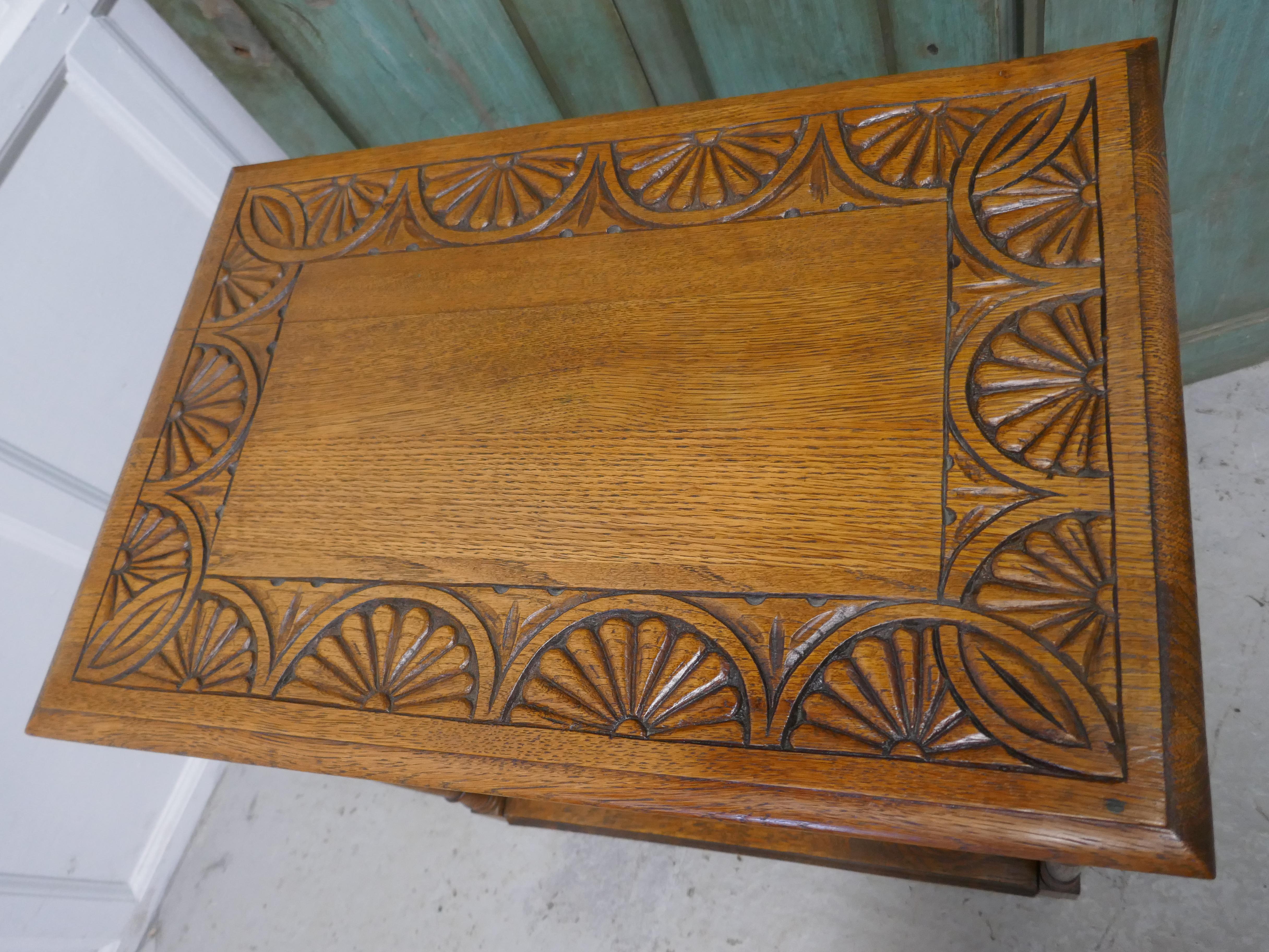 Late Victorian Golden Oak Carved Occasional Side Table In Good Condition In Chillerton, Isle of Wight