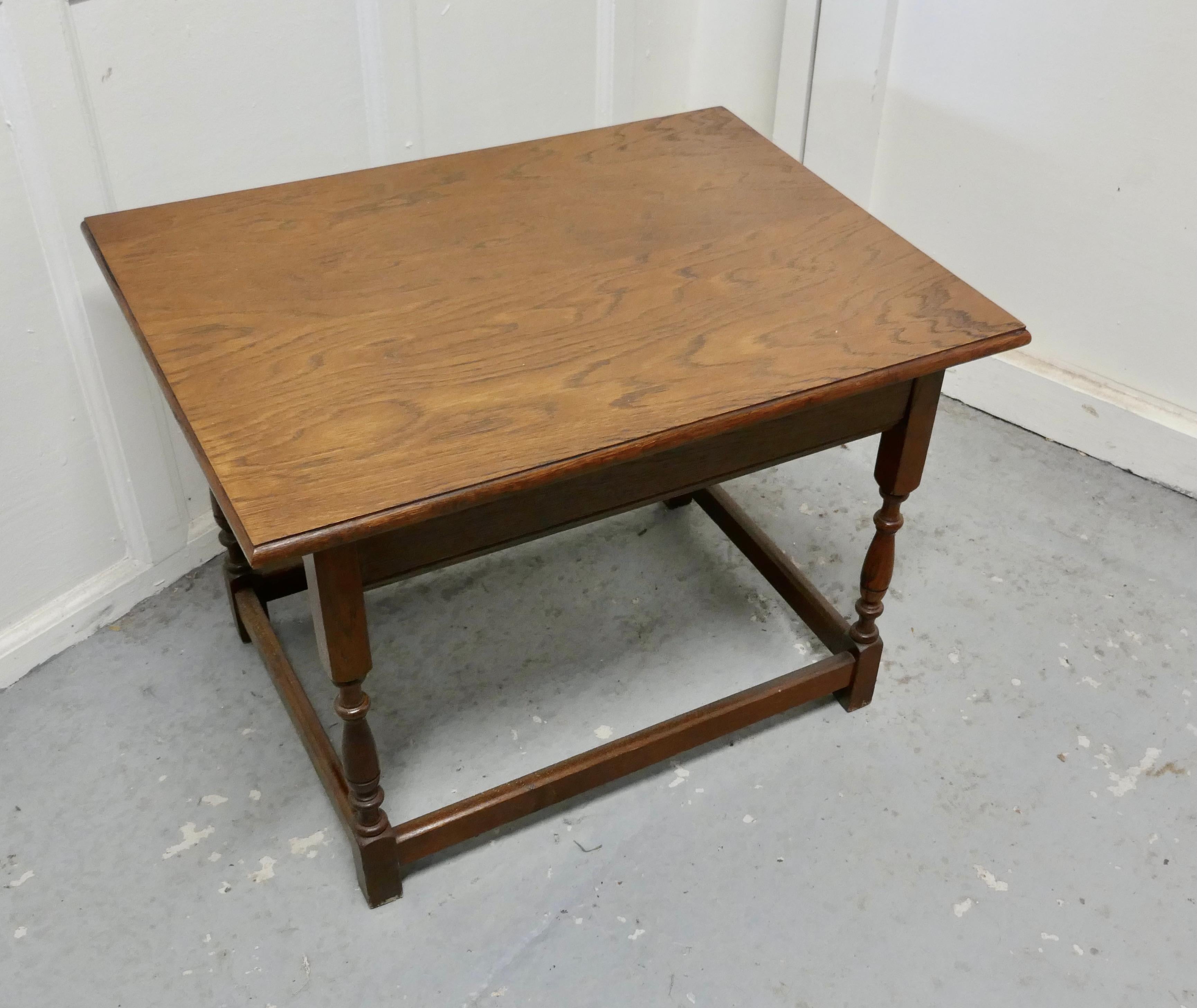 Late Victorian golden oak occasional side table

This is a good quality piece made about 1900, with low stretchers and standing on turned legs

An elegant table with a good colour and a lovely patina, in good condition
The table is 20” high,