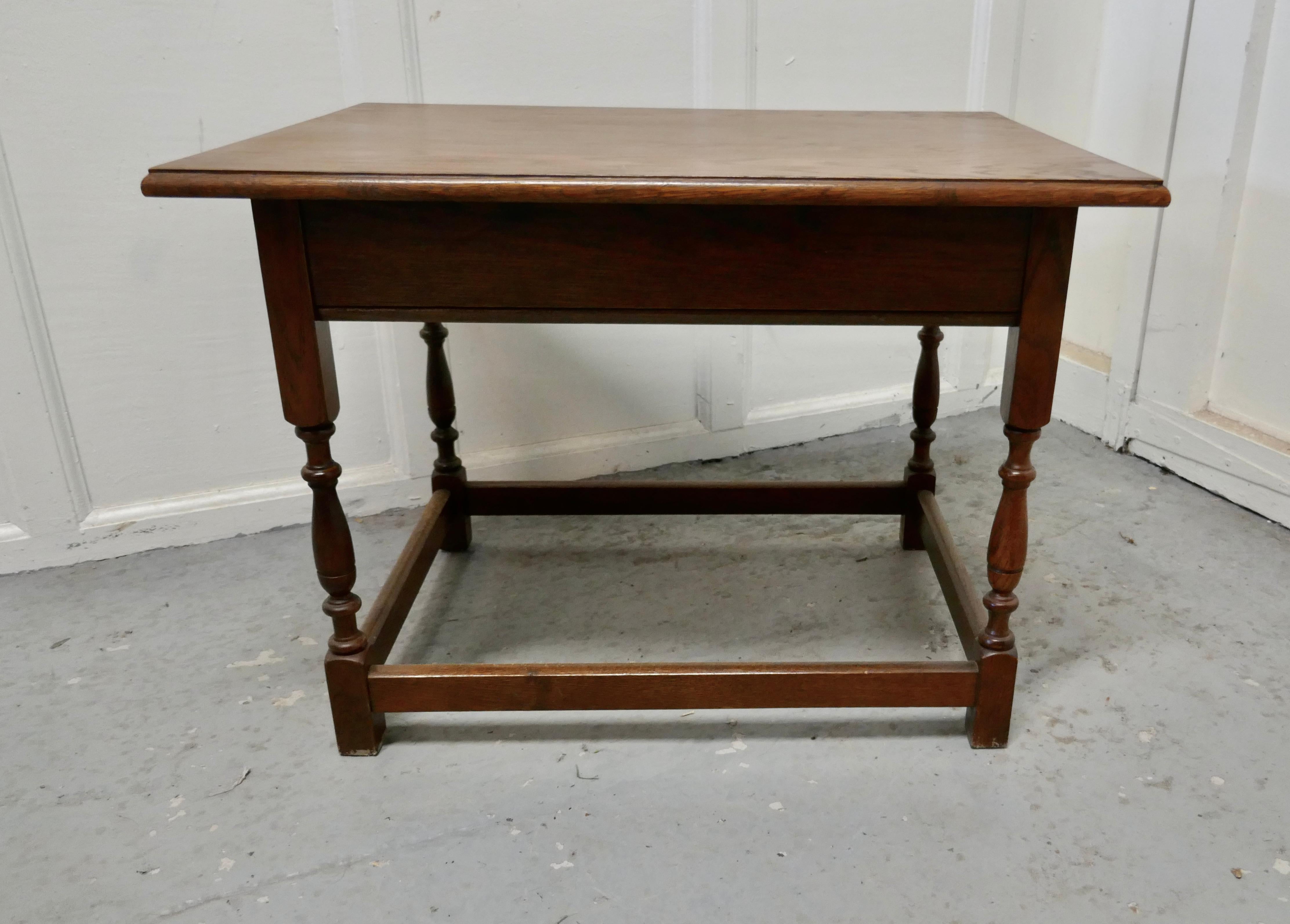 Late Victorian Golden Oak Occasional Side table In Good Condition For Sale In Chillerton, Isle of Wight