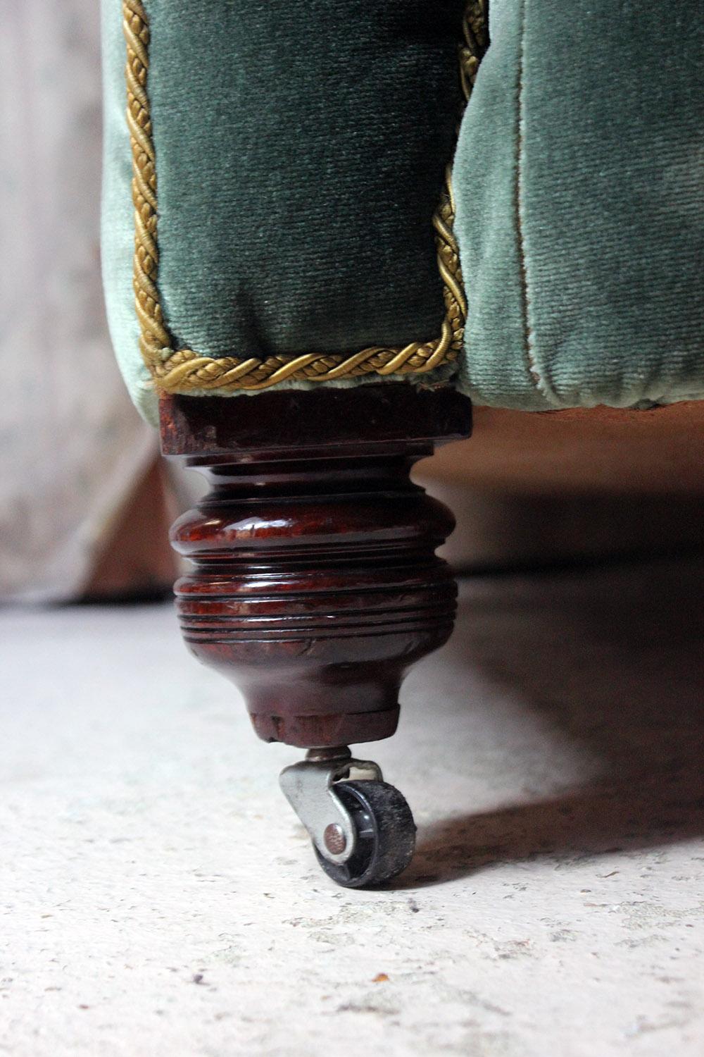 Late Victorian Green Velvet Upholstered Chesterfield Sofa, circa 1900 2