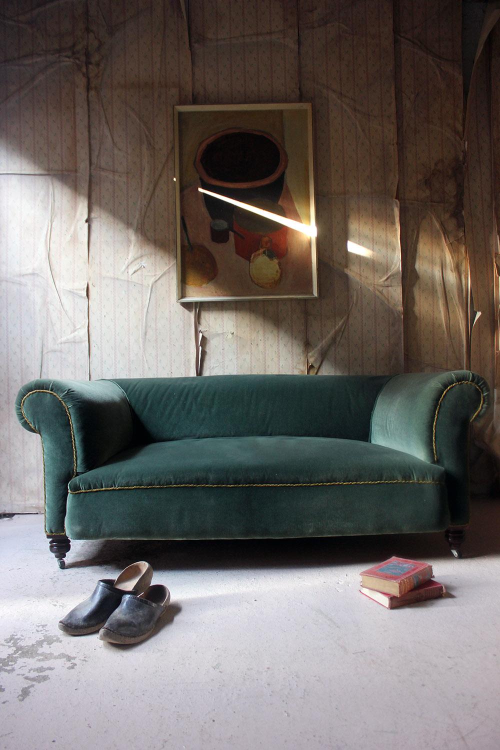 Late Victorian Green Velvet Upholstered Chesterfield Sofa, circa 1900 12