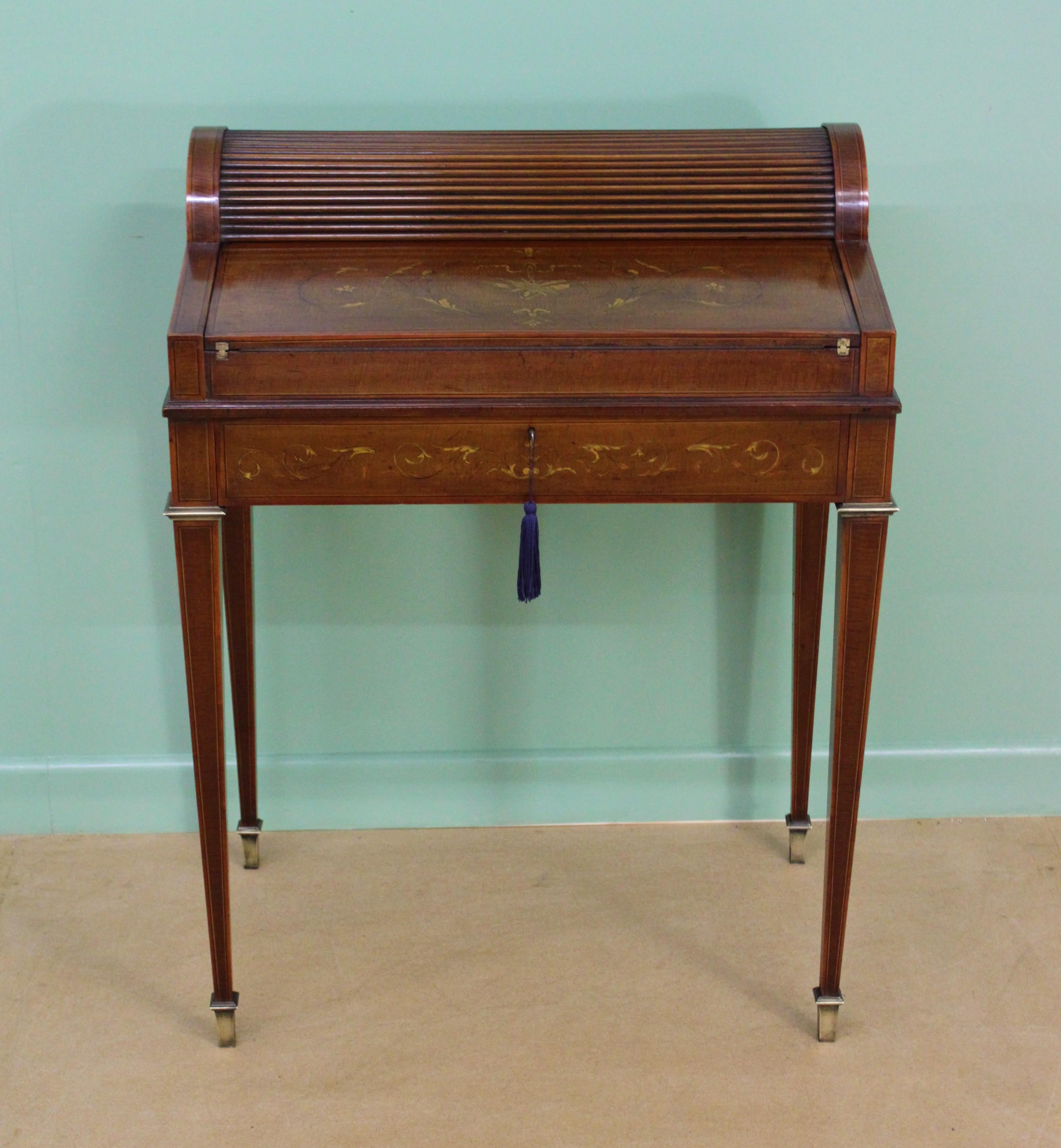 A fine quality, late Victorian period inlaid mahogany tambour topped bureau by the renowned cabinet makers Druce and Co. of London. Of excellent construction in solid mahogany with attractive fiddle-back mahogany veneers. Crossbanded in satinwood