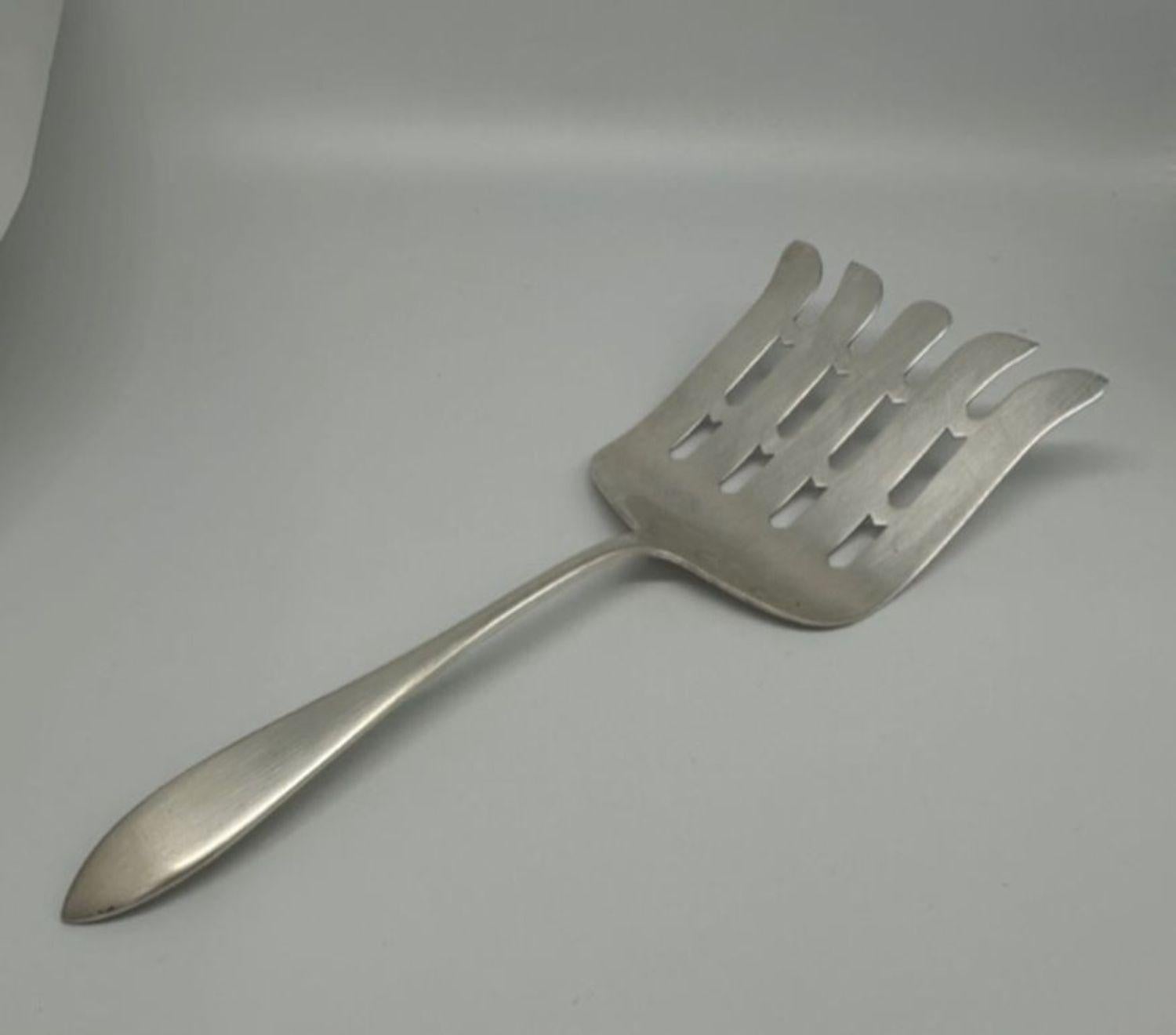 20th Century Late Victorian  Joseph Seymour Sterling Silver Asparagus Server Spoon For Sale