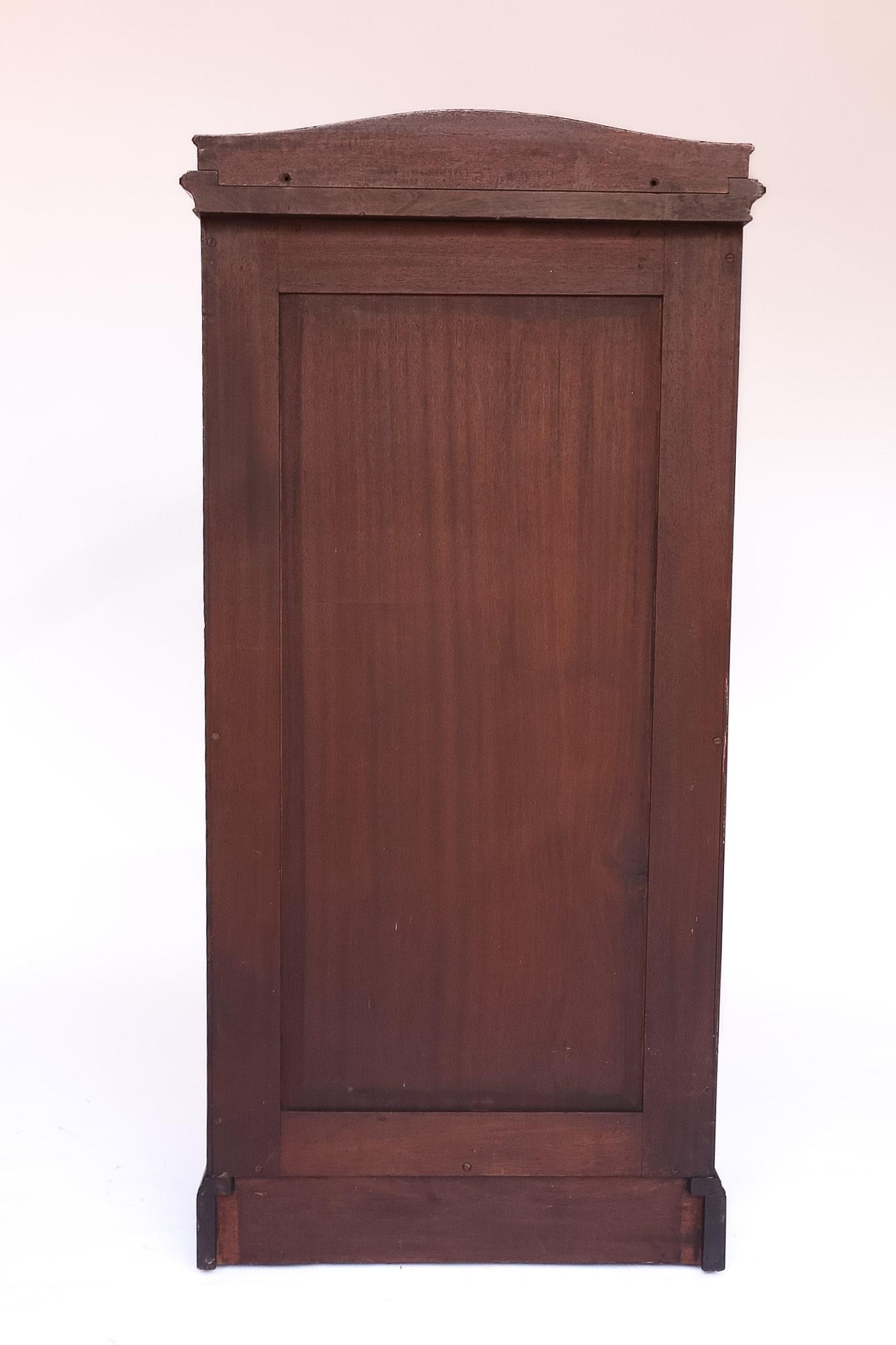 Britannico Cassettone a 7 cassetti in mogano tardo vittoriano in vendita