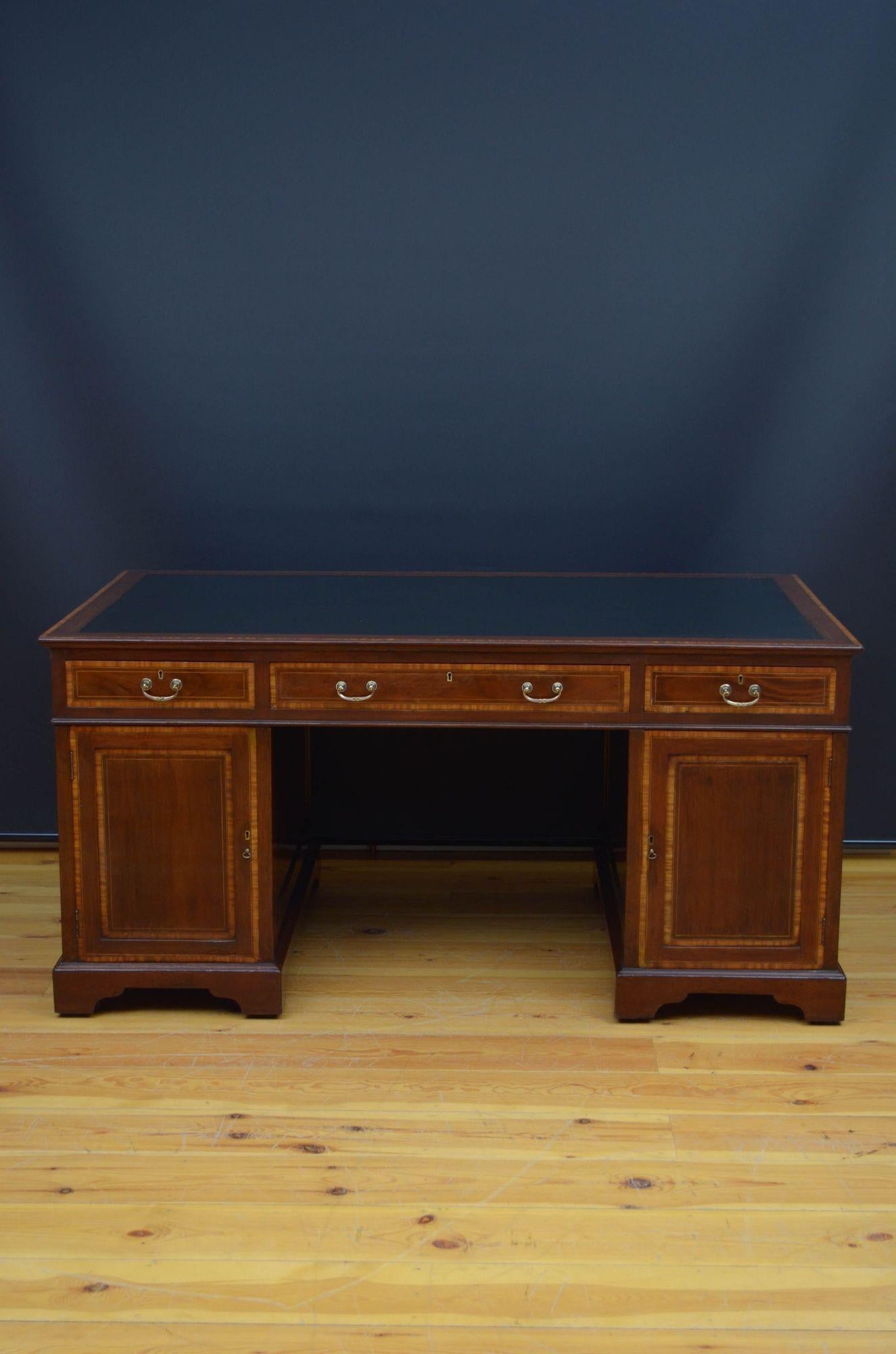 Late Victorian Mahogany and Inlaid Desk For Sale 10