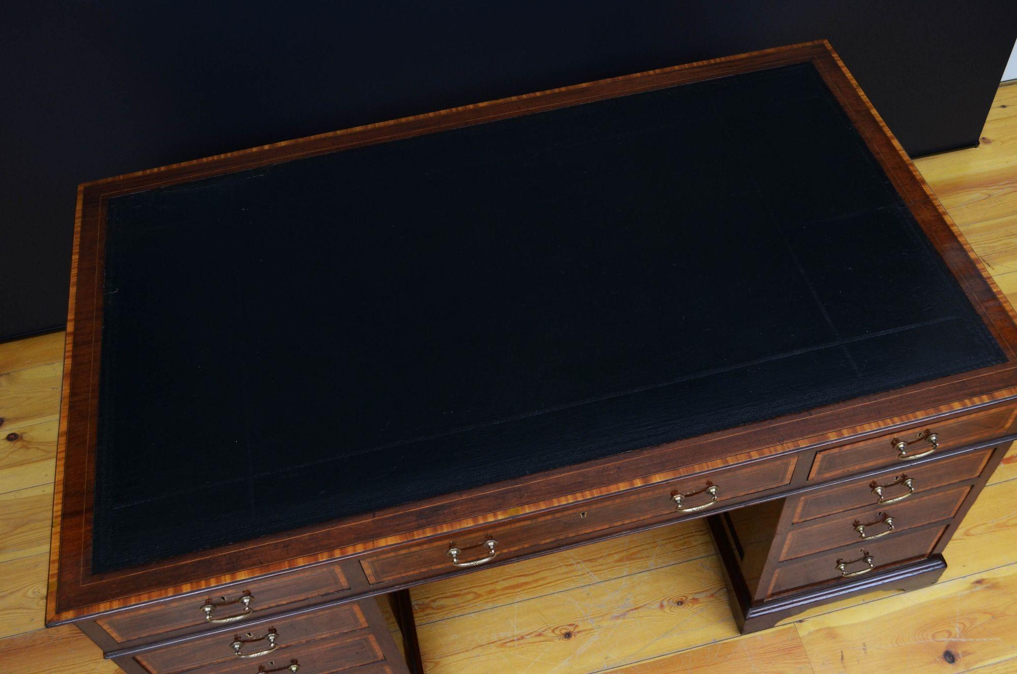 Late Victorian Mahogany and Inlaid Desk In Good Condition For Sale In Whaley Bridge, GB