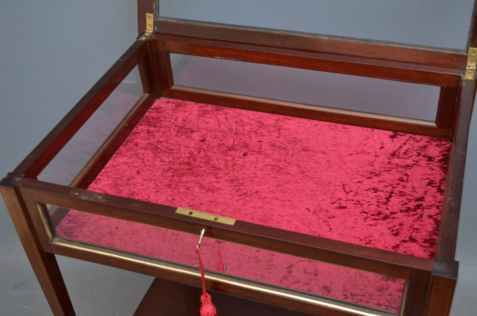 English Late Victorian Mahogany Bijouterie Table