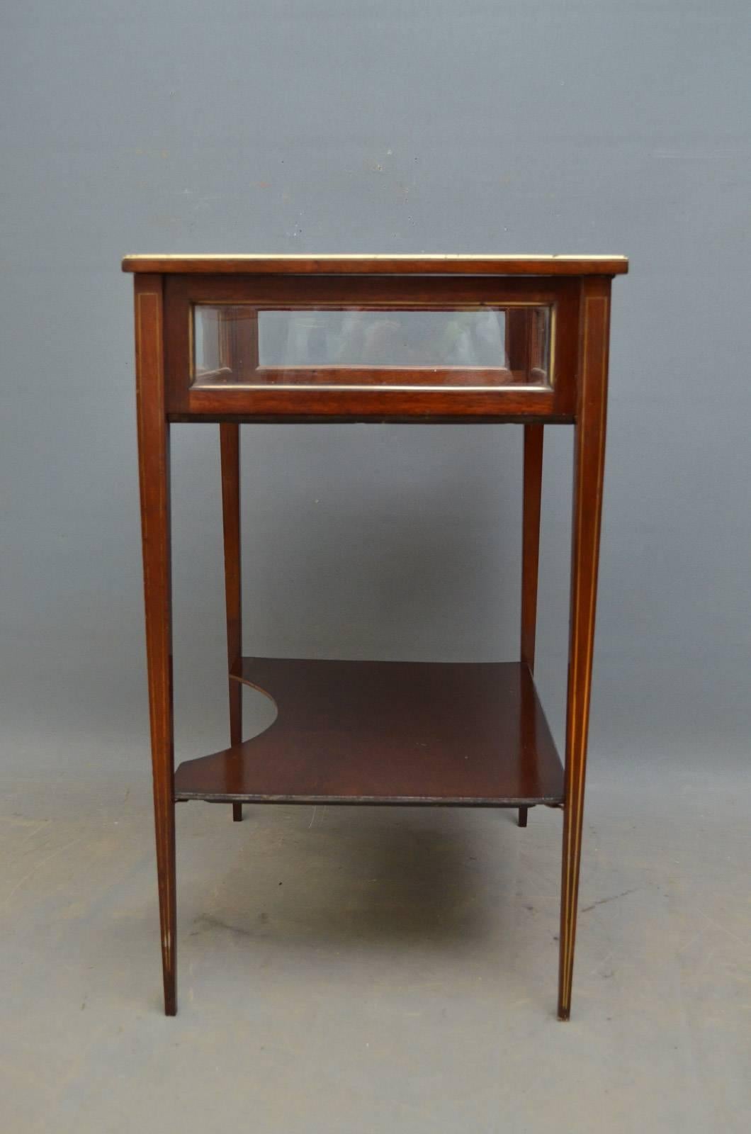 Late Victorian Mahogany Bijouterie Table 1