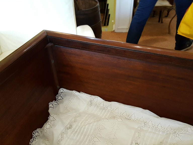 Late Victorian Mahogany Cot For Sale at 1stDibs