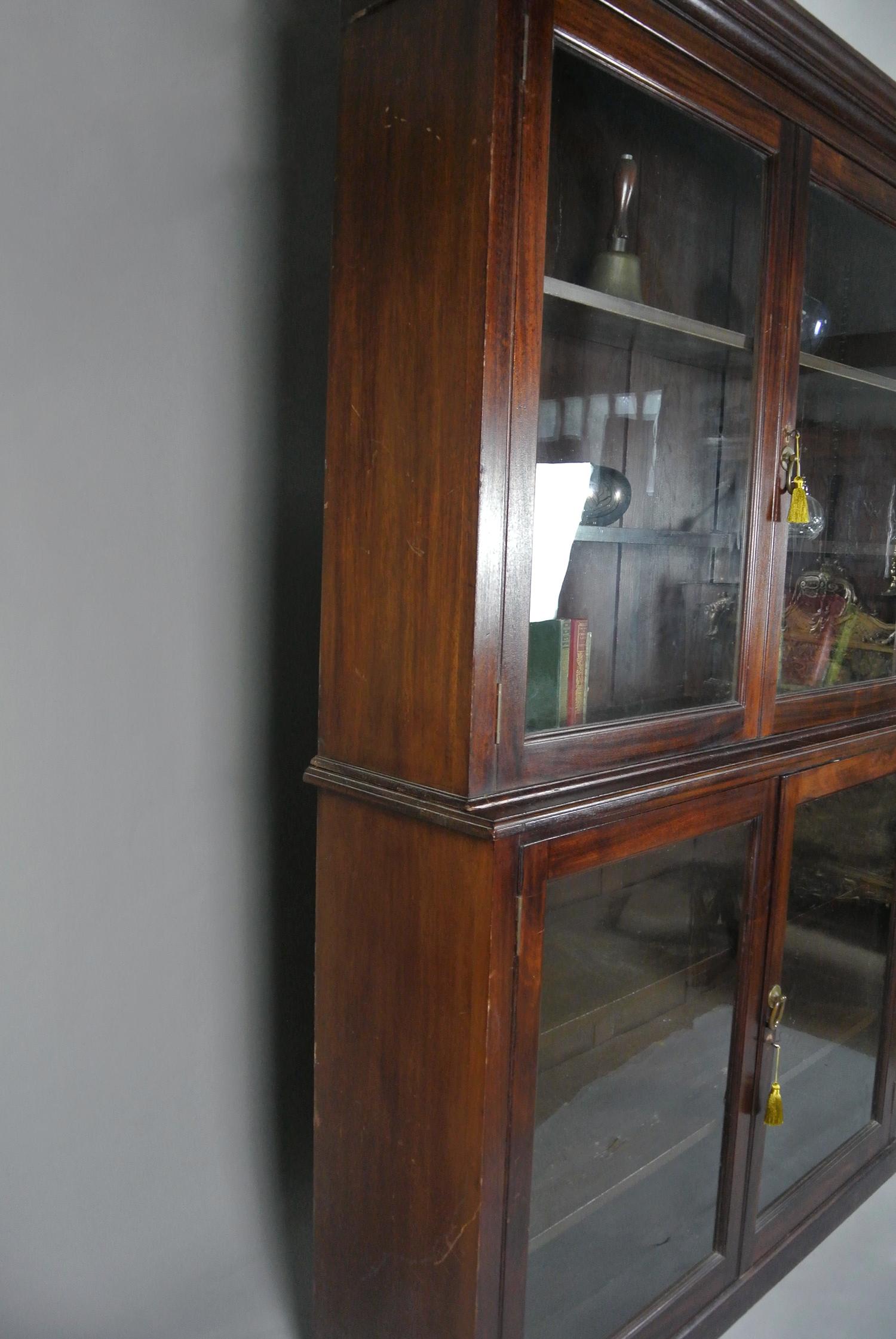 Late Victorian Mahogany Display Case and Bookcase c. 1900 In Good Condition In Heathfield, GB
