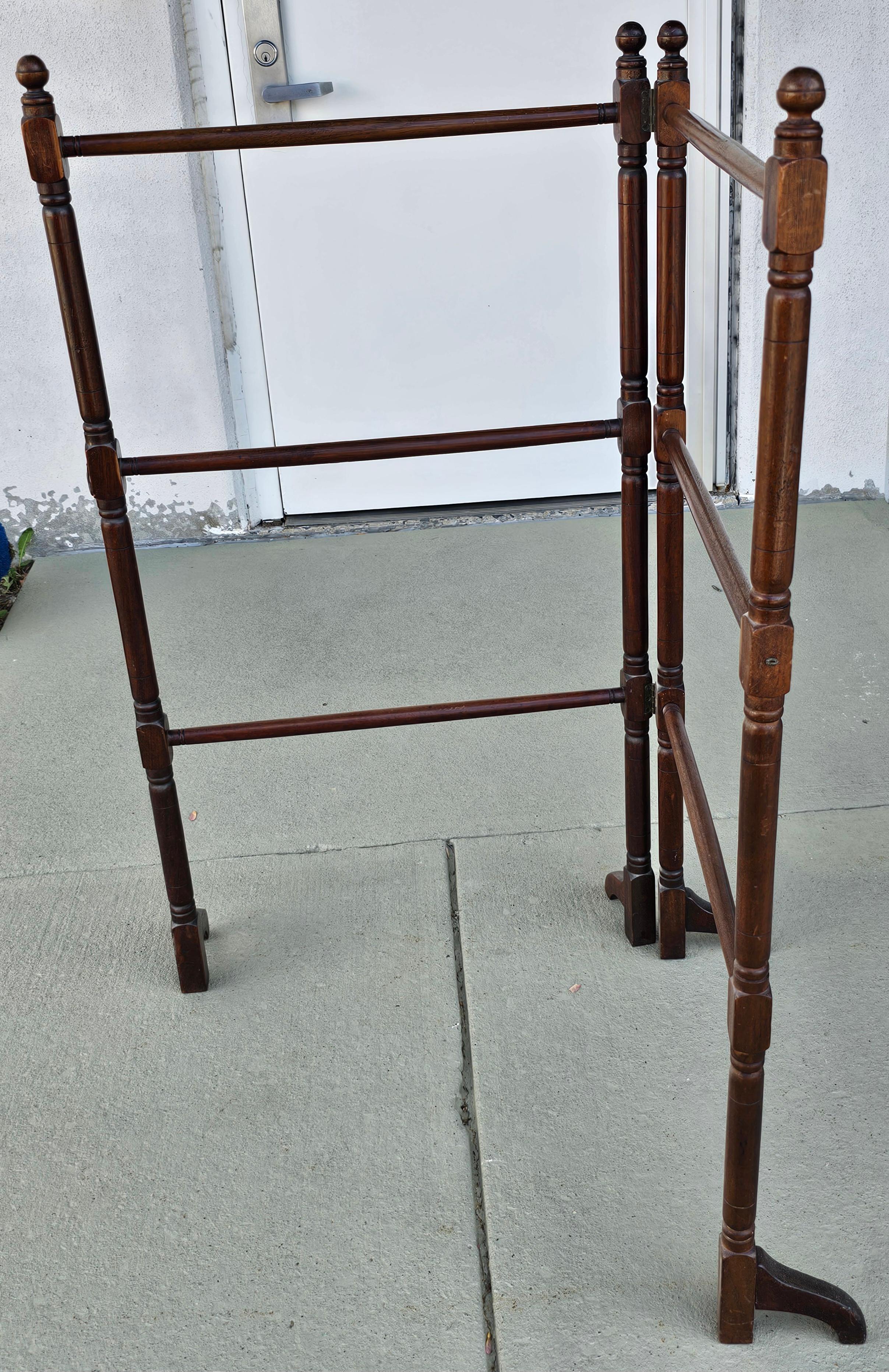 Tardo vittoriano Scaffale per trapunte pieghevole in mogano di epoca tardo-vittoriana in vendita