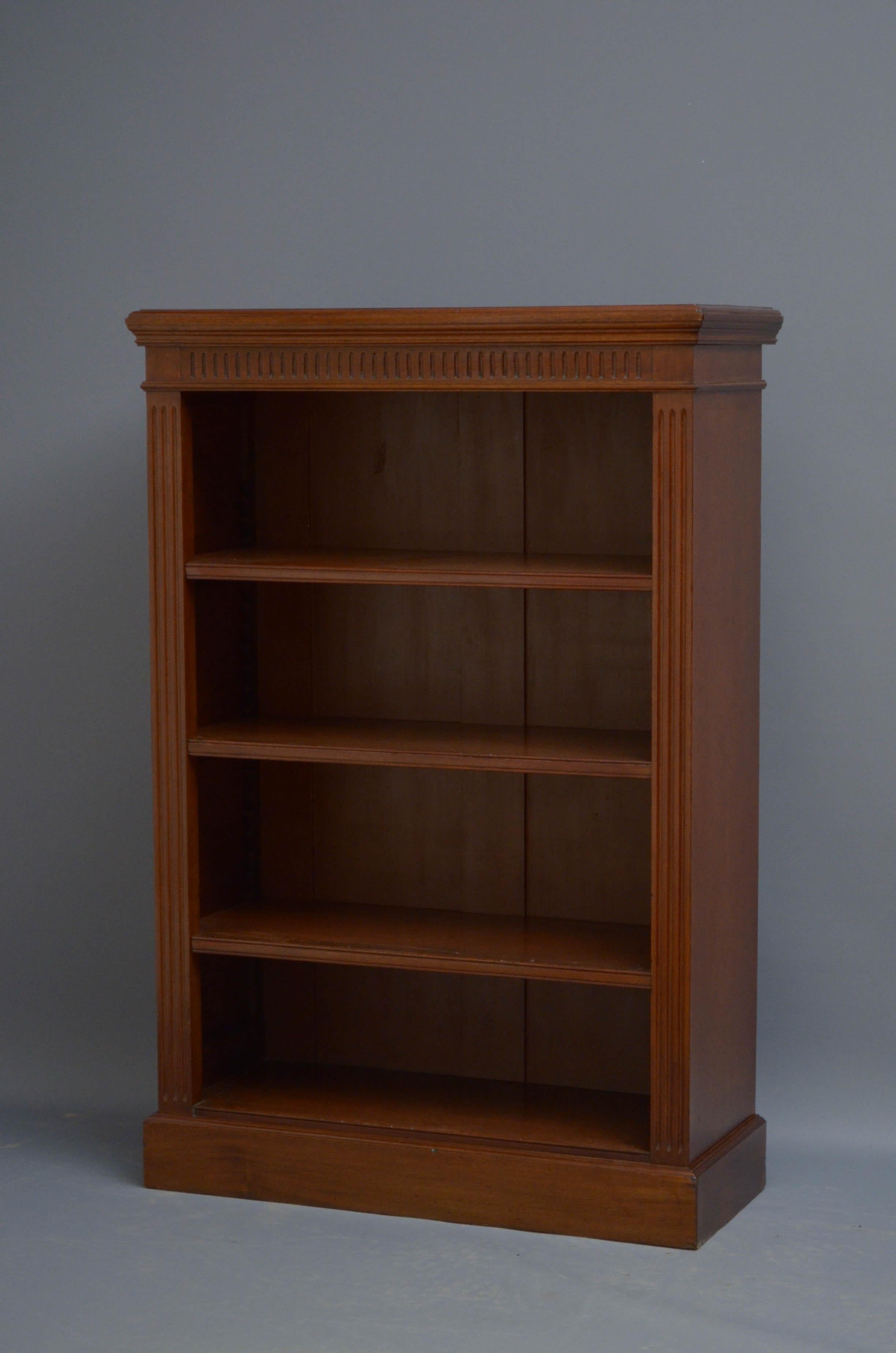 St03 Late Victorian bookcase in solid mahogany, having figured top with moulded edge above reeded edge and three height adjustable shelves, flanked by reeded pilasters, all standing on moulded plinth base. This antique bookcase has been