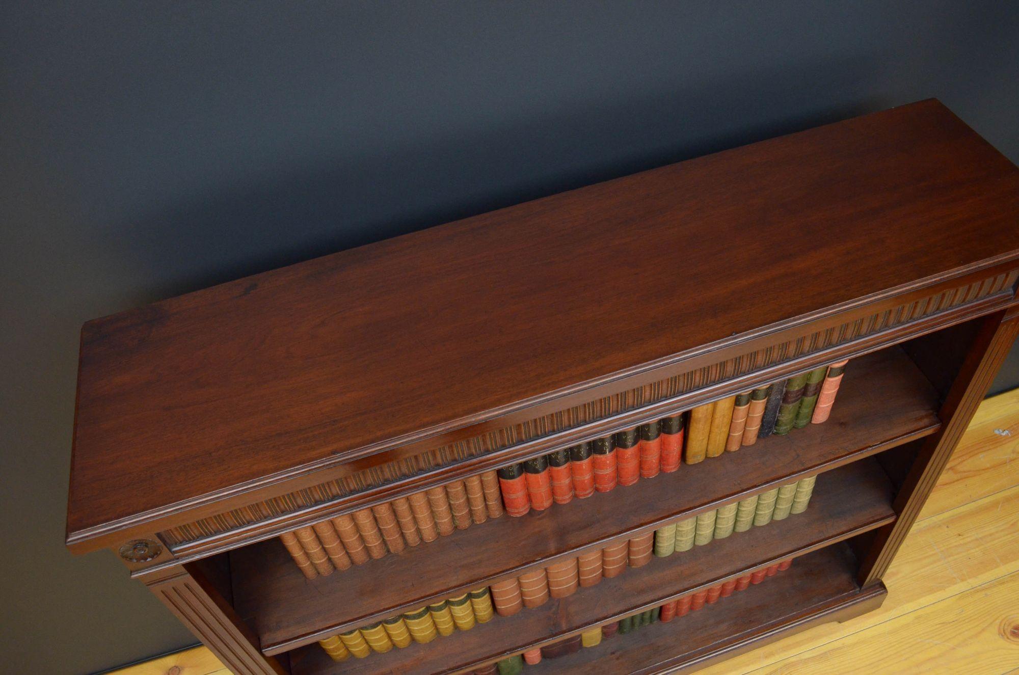 Late Victorian Mahogany Open Bookcase In Good Condition In Whaley Bridge, GB