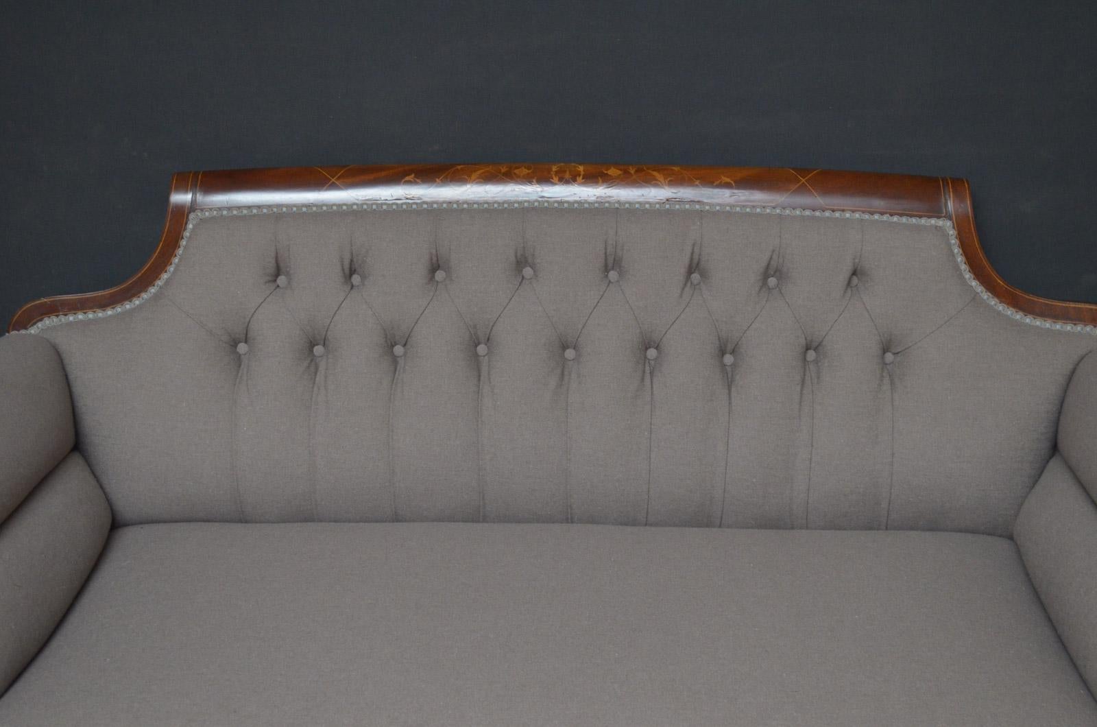 Late Victorian Mahogany Sofa In Good Condition In Whaley Bridge, GB