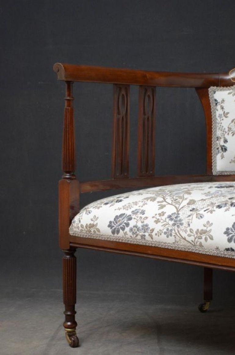 Late Victorian Mahogany Sofa For Sale 3