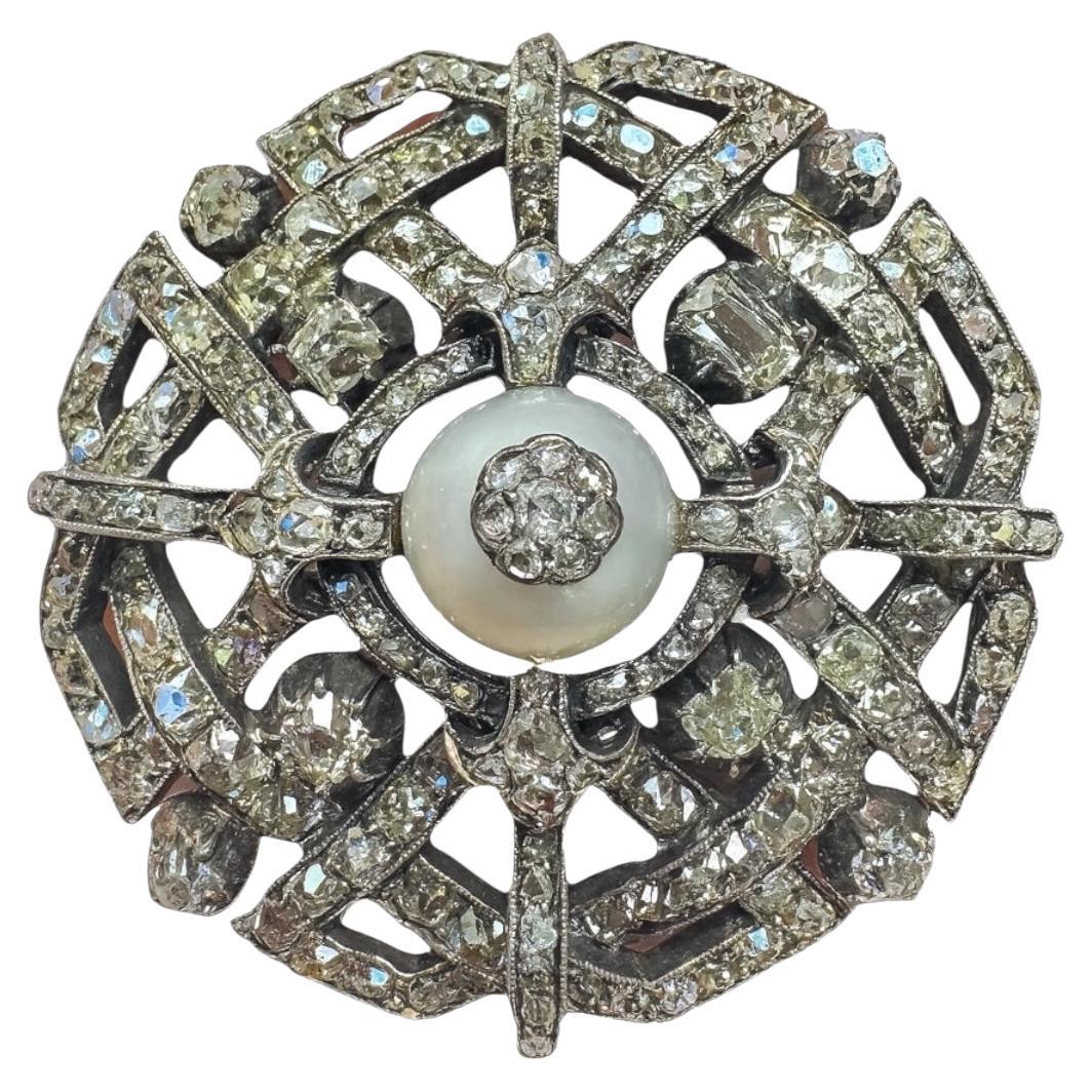 Broche victoriano tardío de perlas naturales y diamantes en oro de 14 quilates y plata