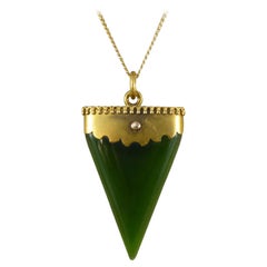 Antique Late Victorian Nephrite Tooth Shaped Pendant in 15 Carat Yellow Gold on Chain