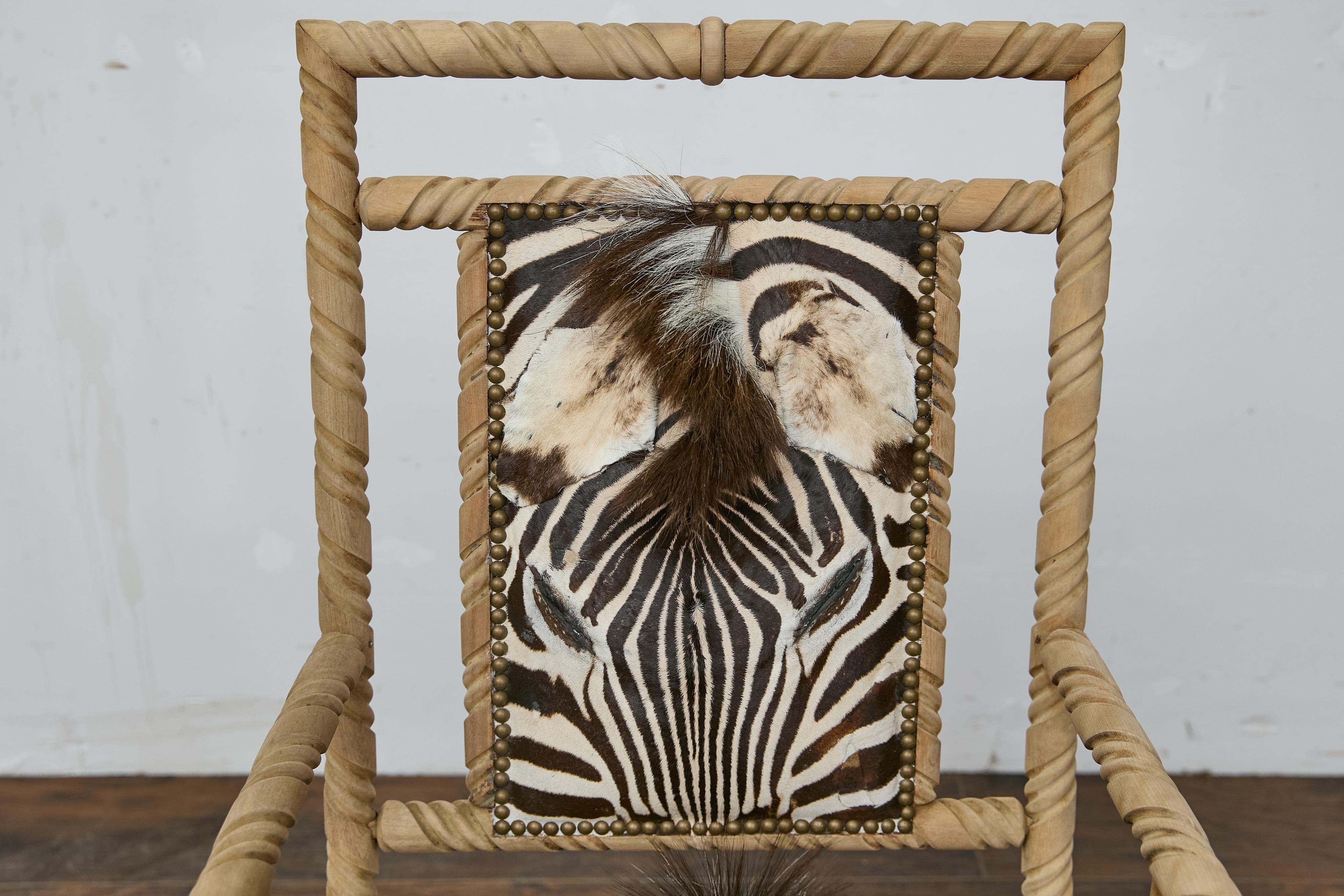 Poltrona tardo-vittoriana in Oak Barley Twist con pelle di zebra e piedi Ball and Claw In condizioni buone in vendita a Atlanta, GA