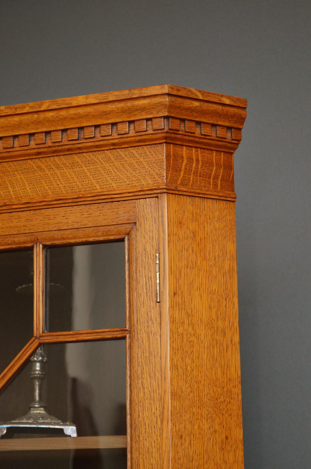 English Late Victorian Oak Floor Standing Corner Cupboard