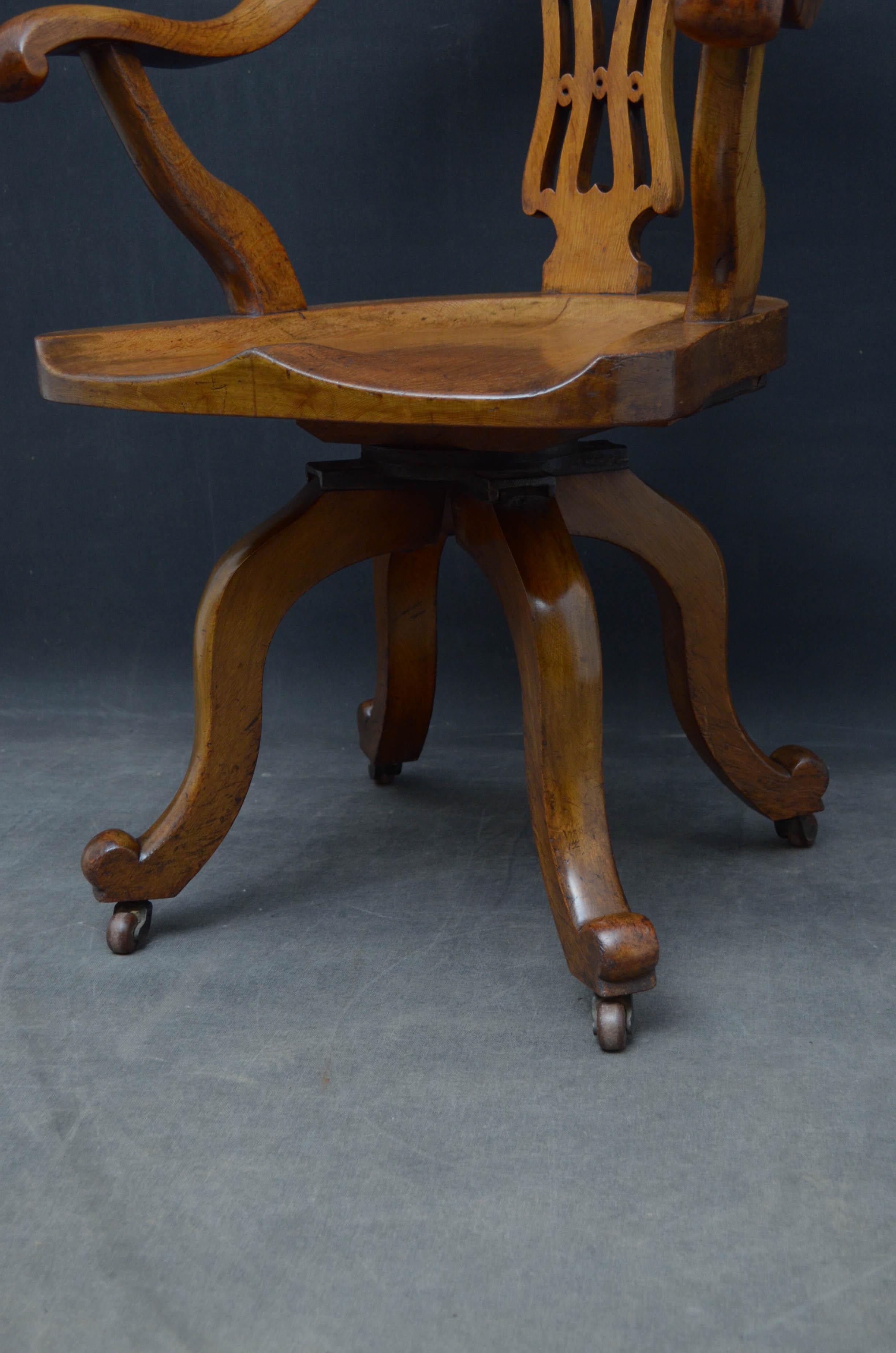 Late Victorian Office Chair in Oak In Good Condition In Whaley Bridge, GB