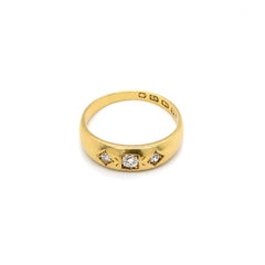 Anello a fascia a tre pietre in oro giallo 18 carati con diamante taglio antico tardo vittoriano, 1885